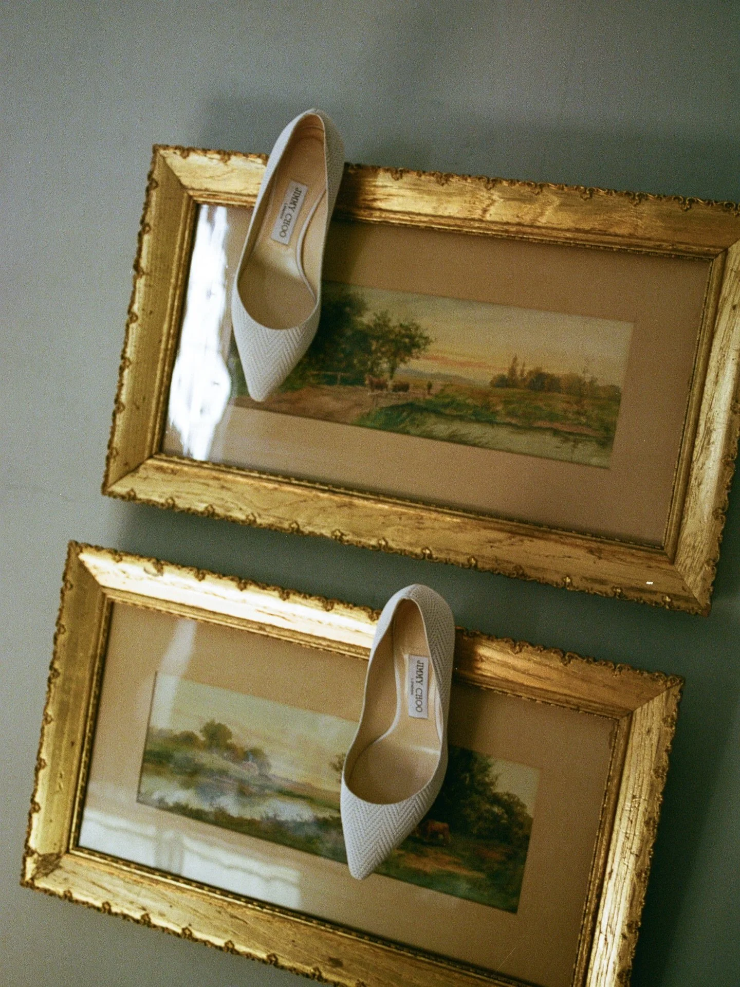 An artful pause before the celebration begins&hellip;
Her heels, styled like a vintage masterpiece&mdash;because elevated details deserve their own moment. Quietly chic &amp; intentionally cool. Bow down to the insanely talented @erinwholleyphotograp