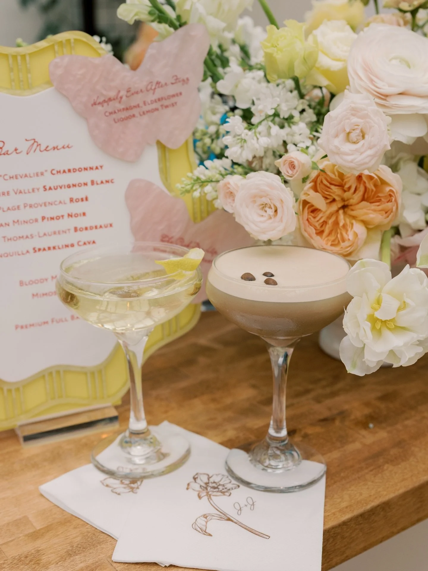 Cutie little bar moment ✨

Spring inspired design, because it&rsquo;s finally starting to feel like it&rsquo;s here (sometimes- cough cough Mother Nature get it together). Pinks, peaches, yellows&hellip; soft, girly, cutesy, and just meant to make yo
