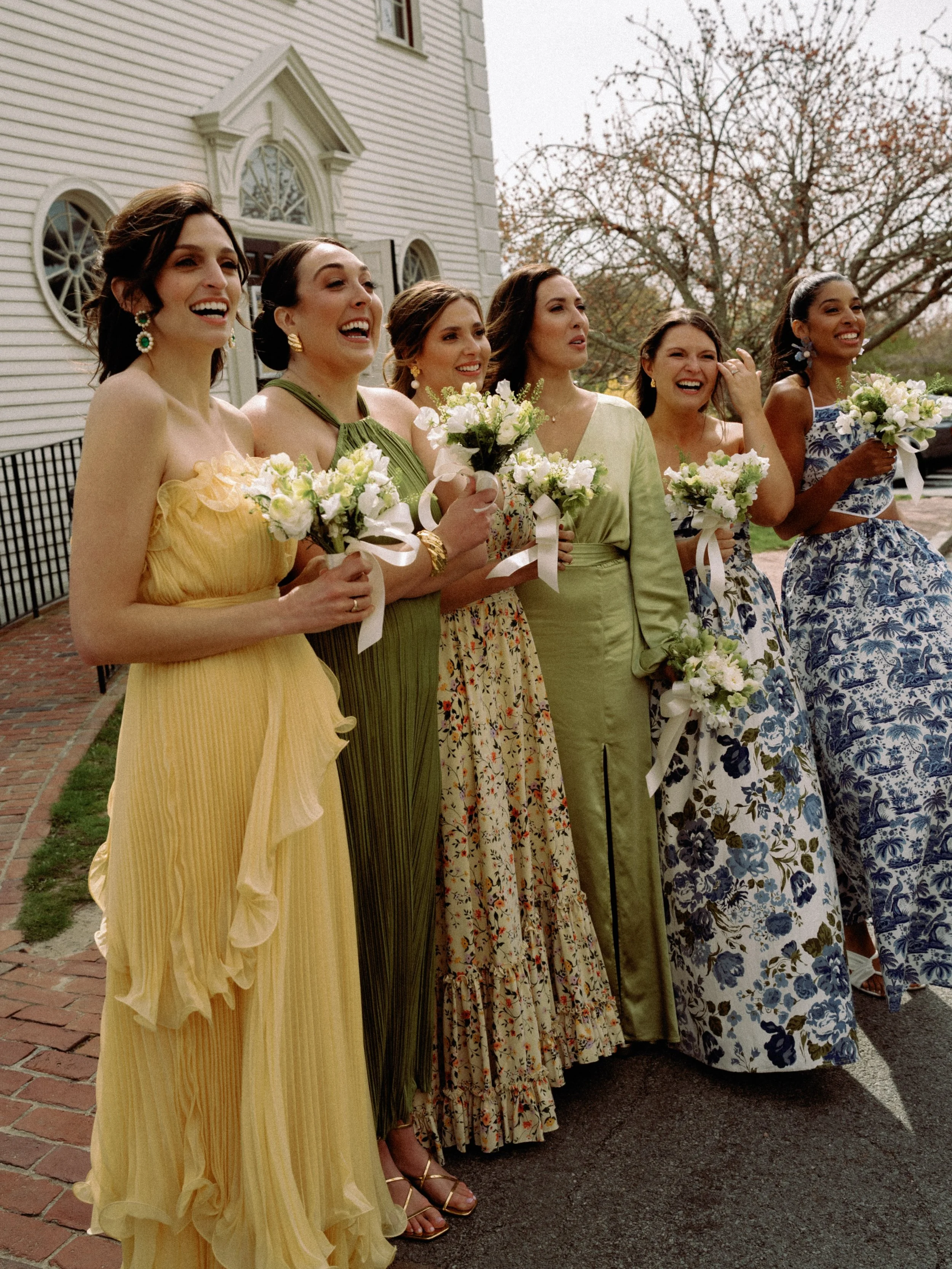 Romantic and subtle color palettes &amp; the bridesmaids who understood the assignment ✨

Photographer @dusoleilphoto