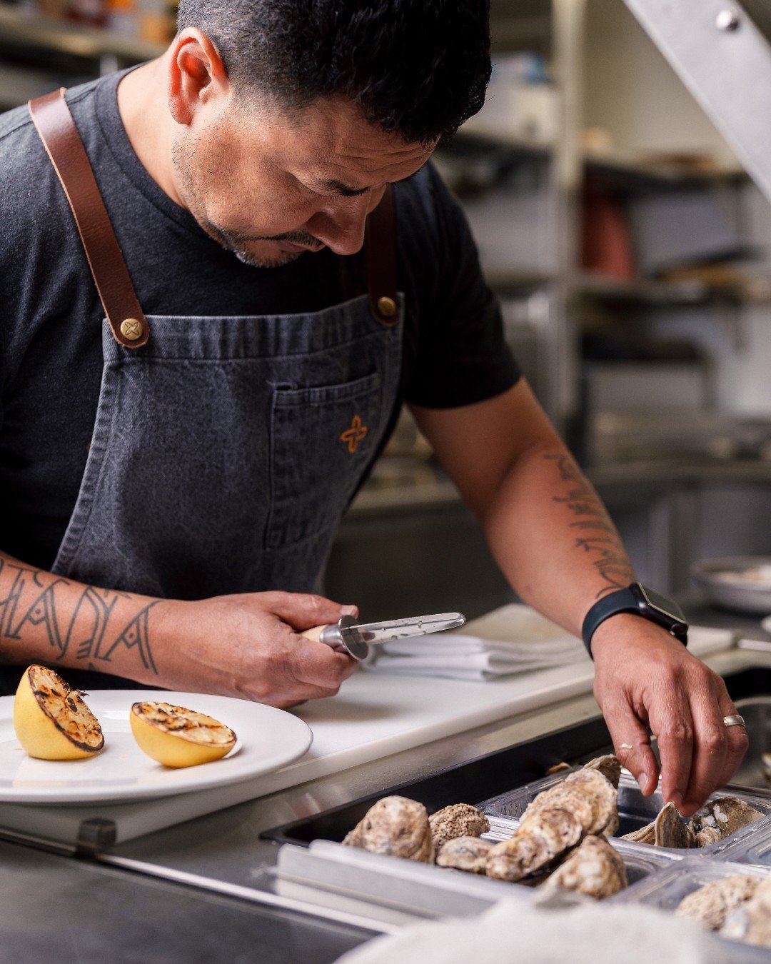 Shucking 🦪 perfection
$2 oysters // $10 bubbles // every Thursday
📸: @carterhiyama