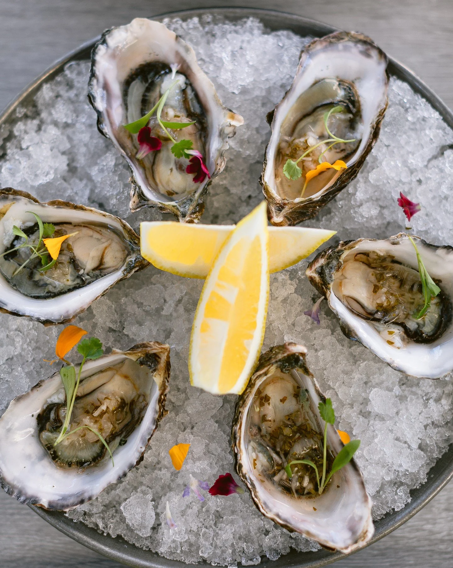 Because happiness comes in a half-shell 🦪

✨Two Buck Shuck✨
$2 oysters // $10 bubbles
Every Thursday // 5pm-9pm