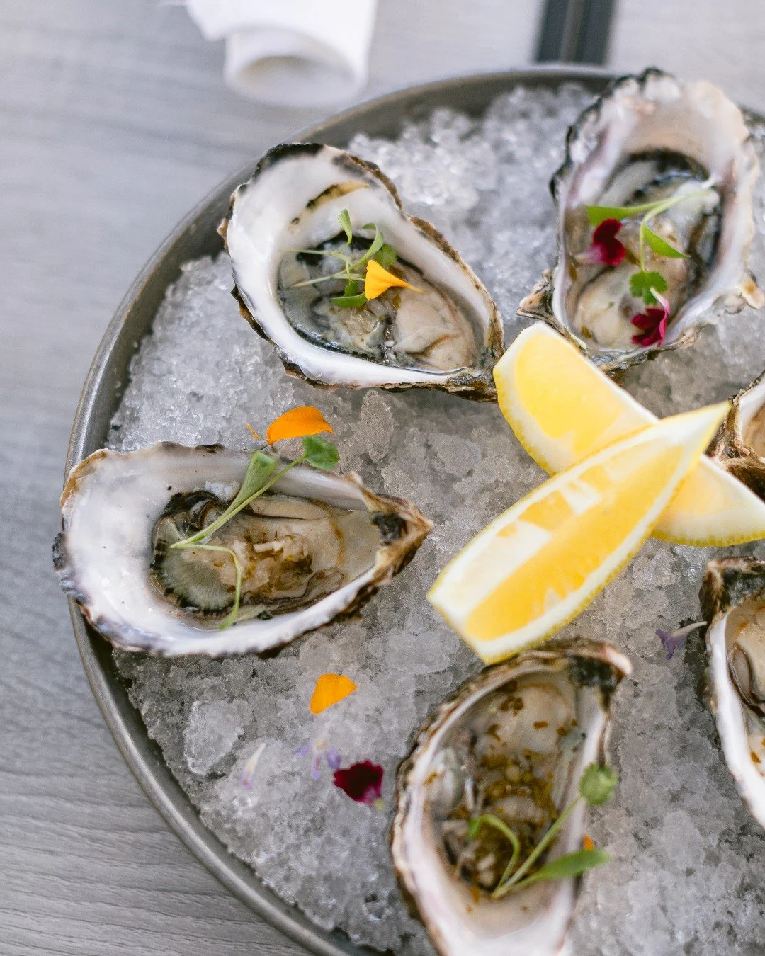 A little brine. A little sparkle. ✨
Just how evenings should start.

🥂Two Buck Shuck
$2 oysters &amp; $10 bubbles
Every Thursday | 5pm-9pm

📷: @oliveandgrain_