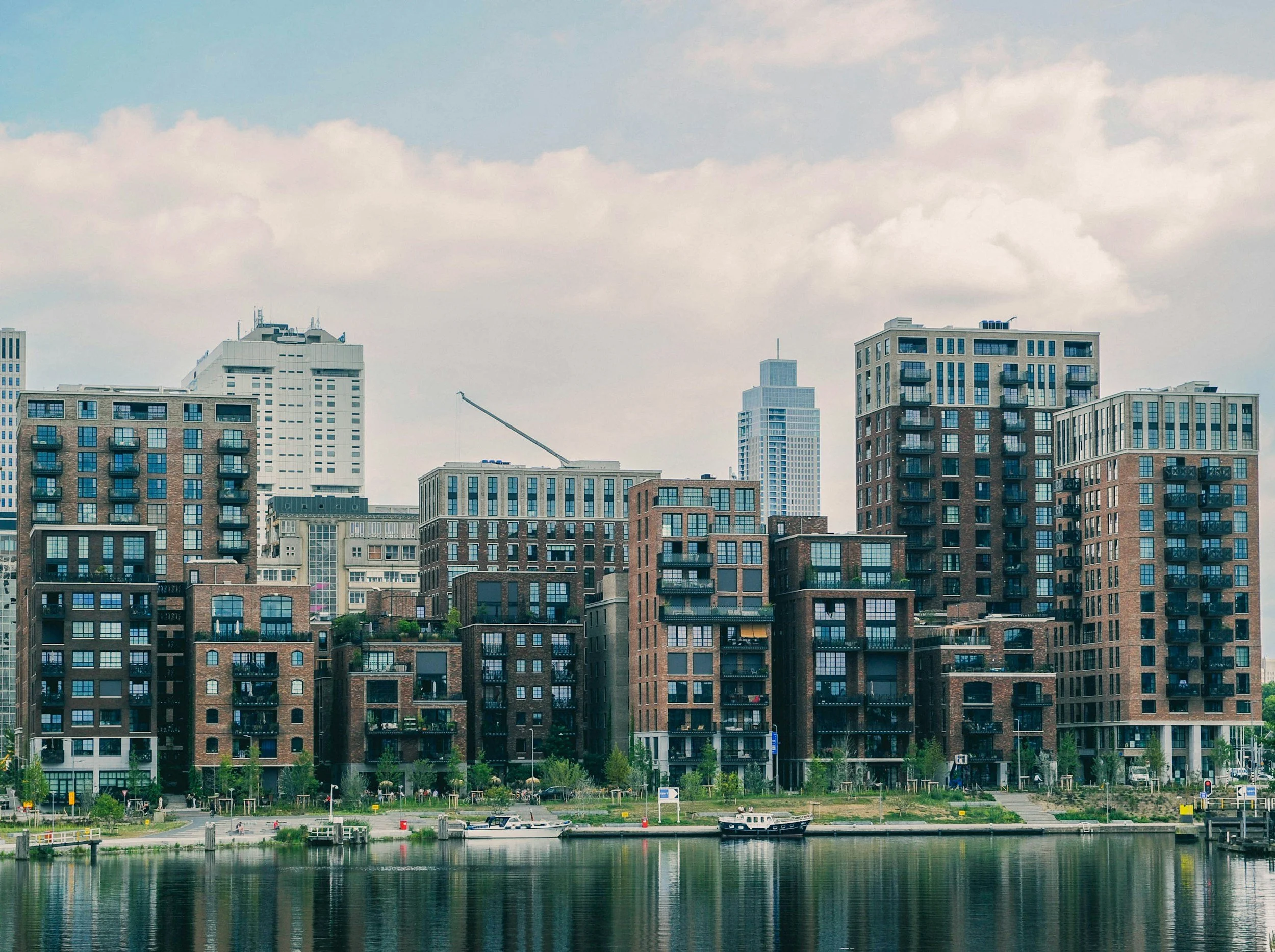 Who Should Social Housing Be For? Towards a Redistributive Majoritarianism