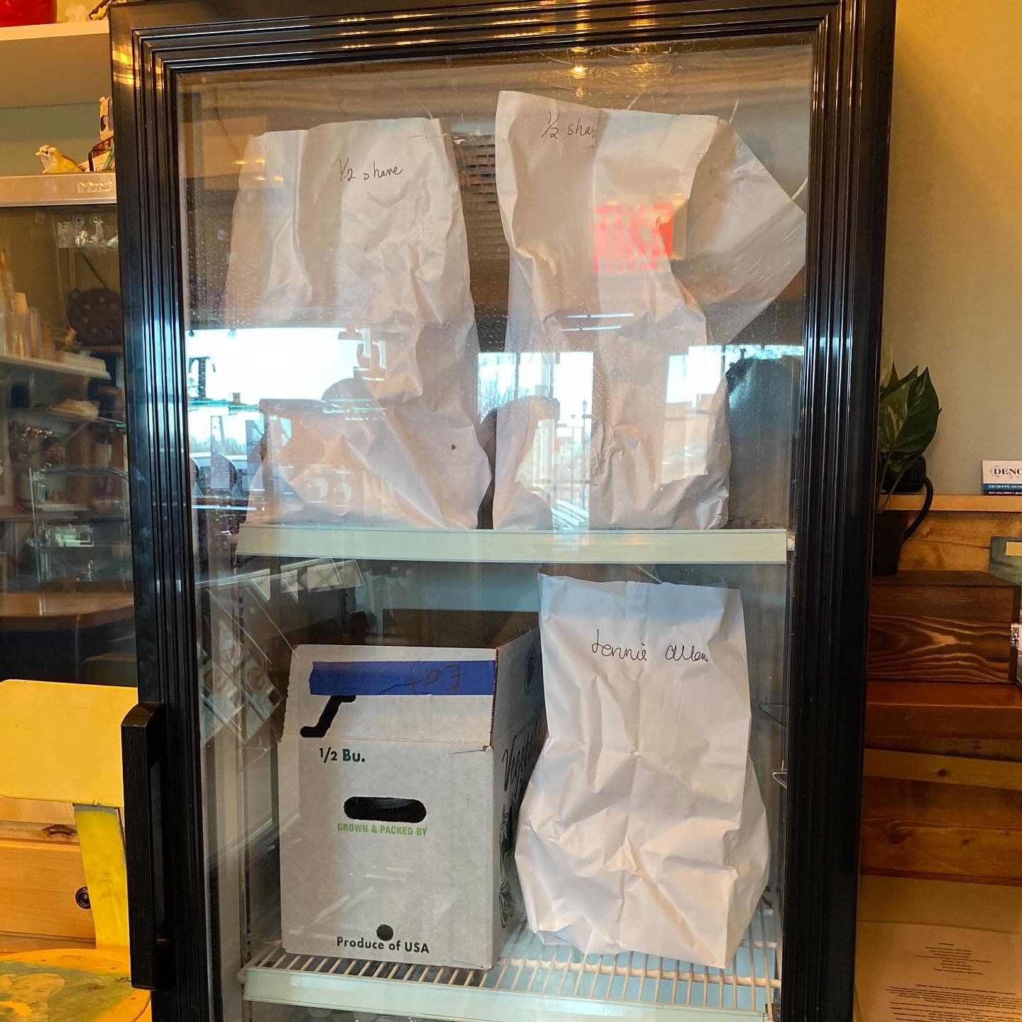 Another 607 CSA pick up day! @the607csa is celebrating 10 years of food justice work in the hudson valley supporting small farms in the Catskills to reach new markets ! Learn more about their work or join the CSA and buyers club ! @the607csa @catskil