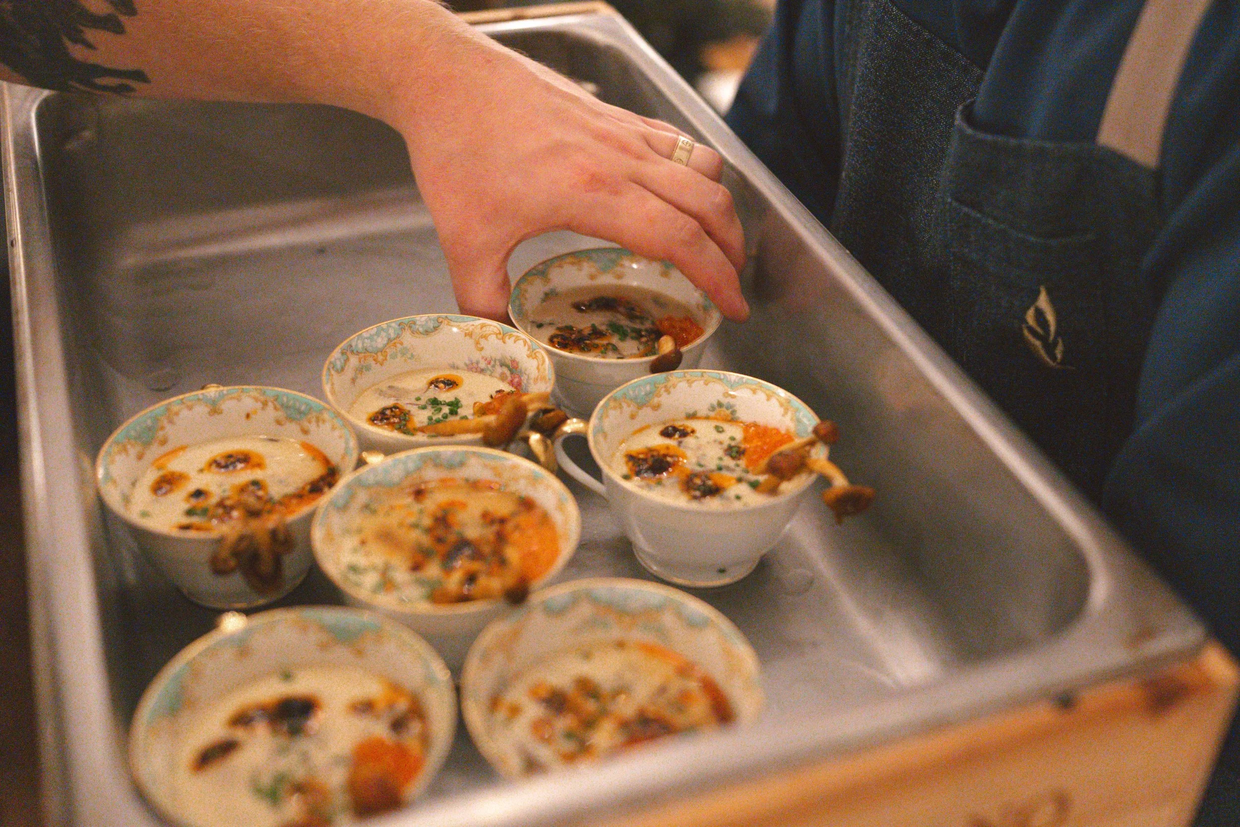 serving Eiertisch.jpg