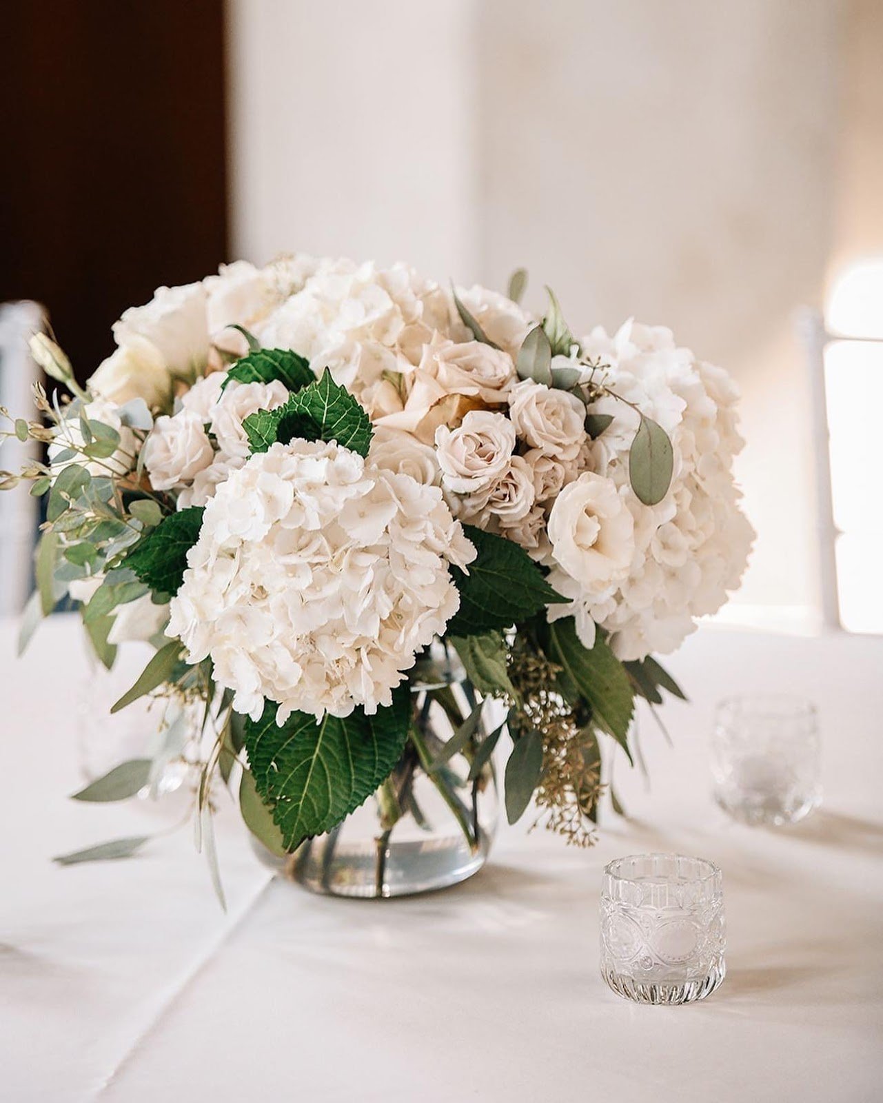 classic white centerpiece .jpeg