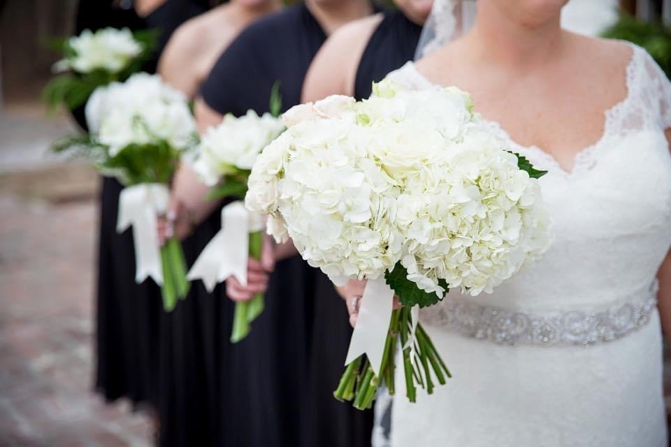 white hydrangea bouquets.jpeg