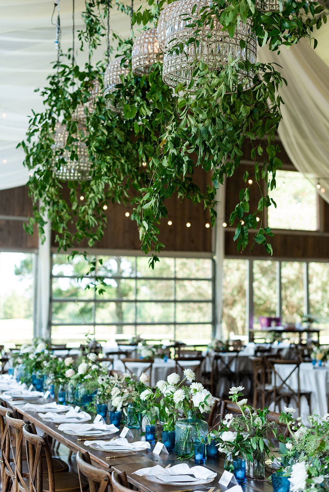 elegant vintage head table.jpeg