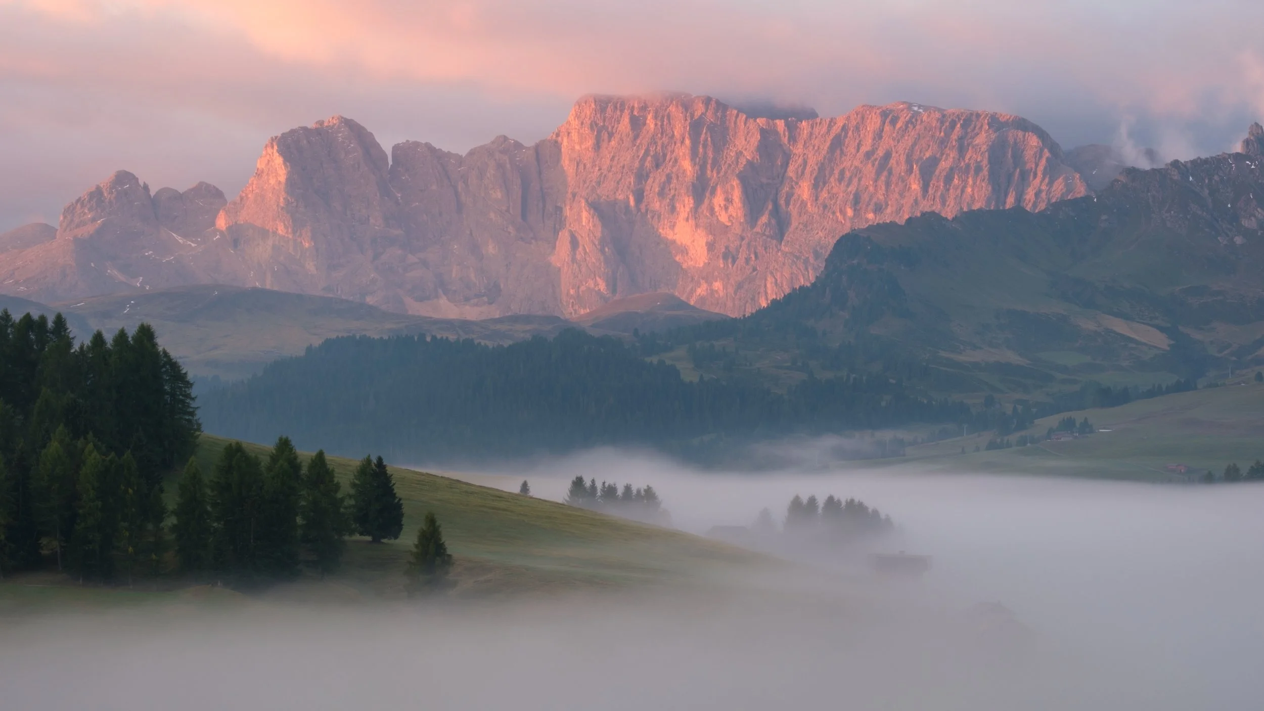 Alpe di Suisi sunrise_2-1.jpg
