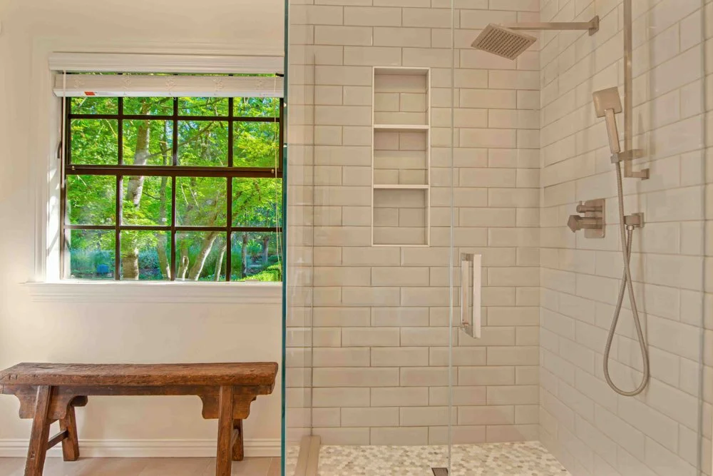 15. Master Bath.jpg