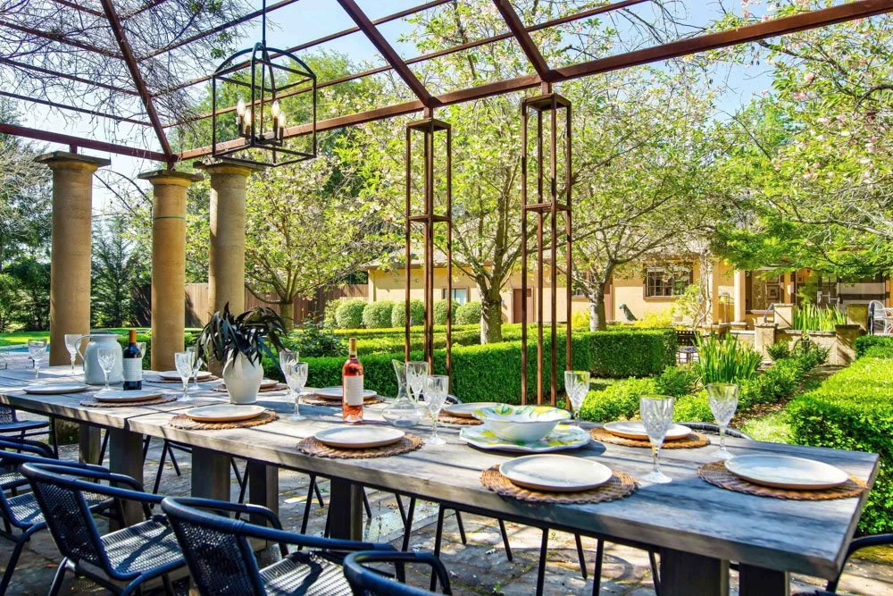 35.  Outdoor dining 2.jpg