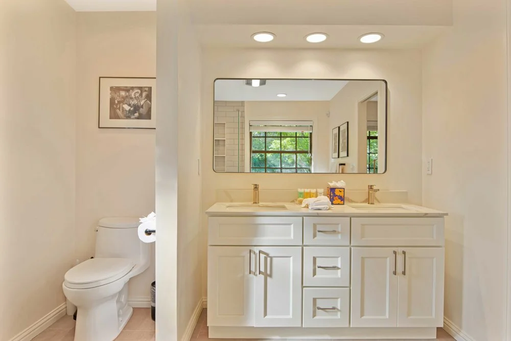 17. Master Bath 2.jpg