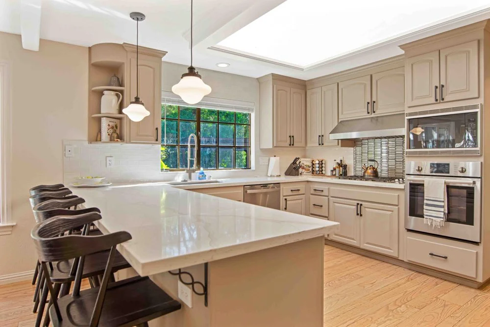 04. Kitchen.jpg