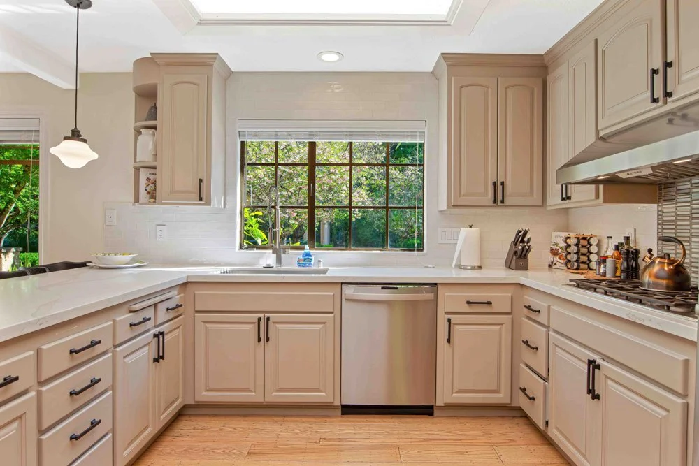 09. Kitchen 2.jpg