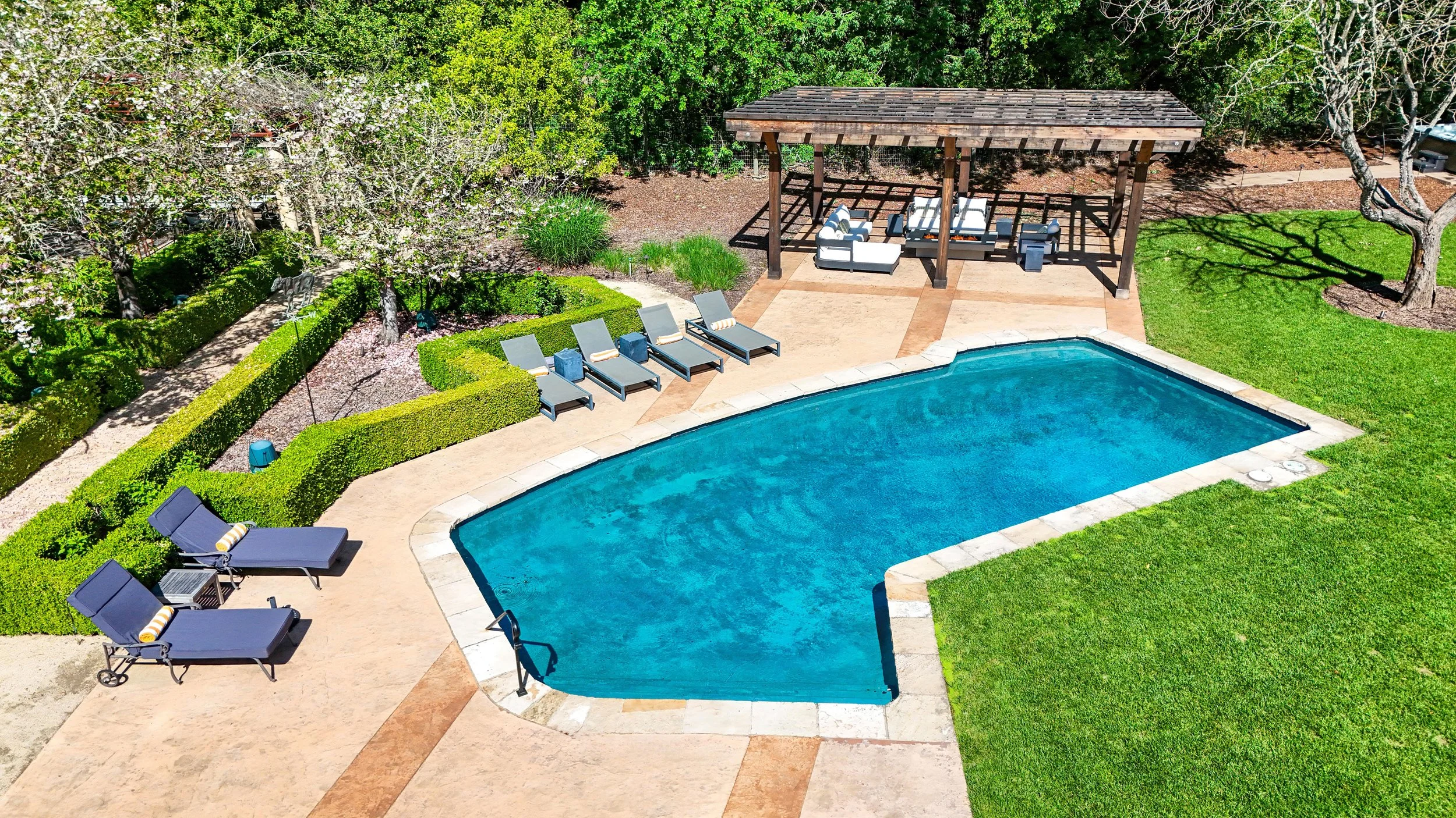 27. Pool drone.jpg