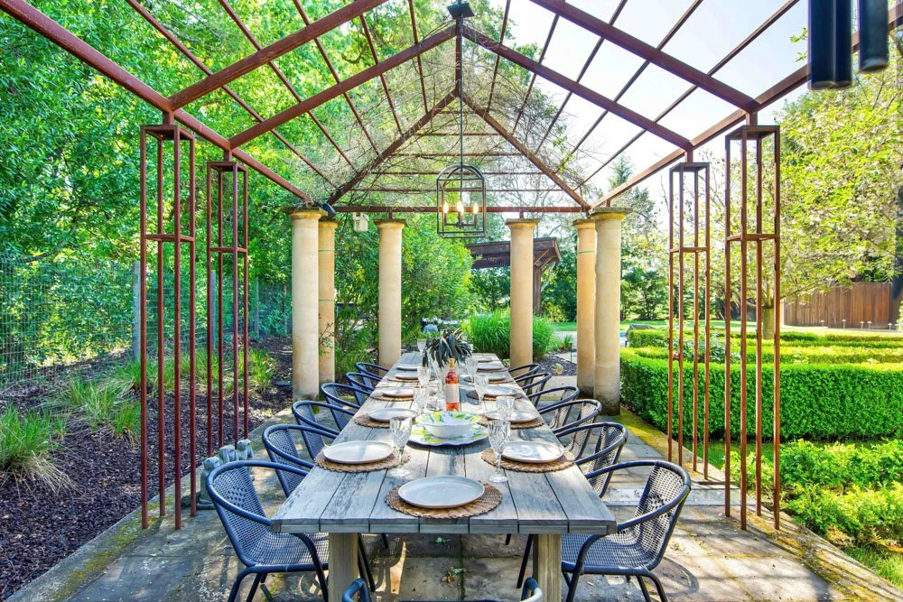 34. Outdoor dining day.jpg