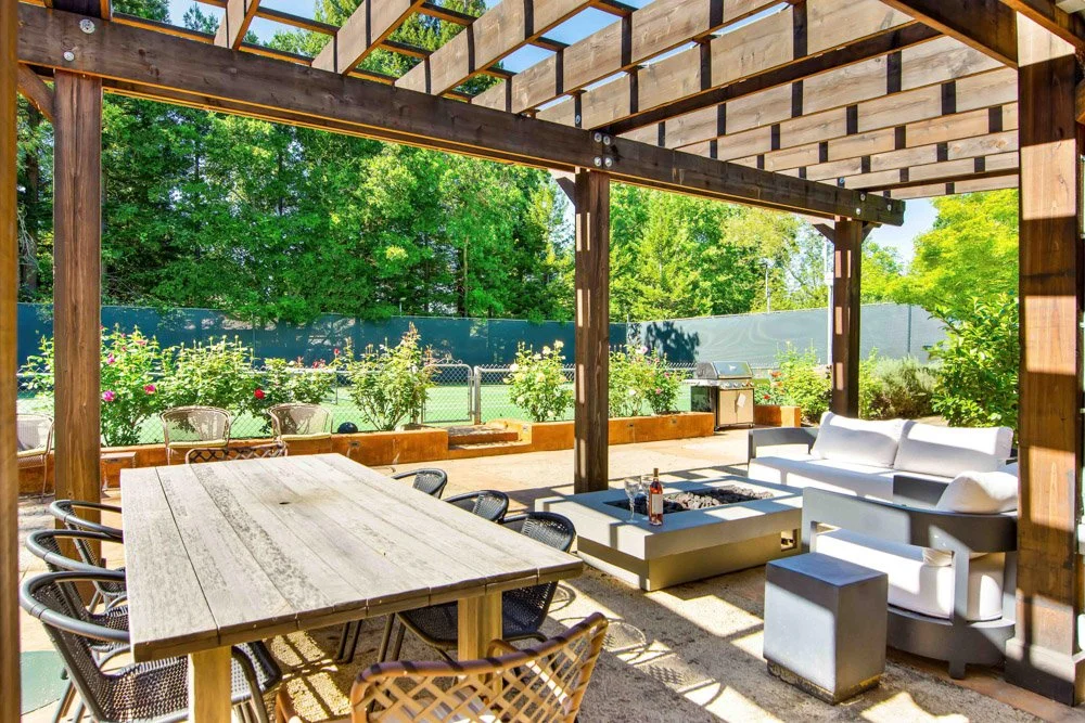 33.  Tennis court lounge.jpg