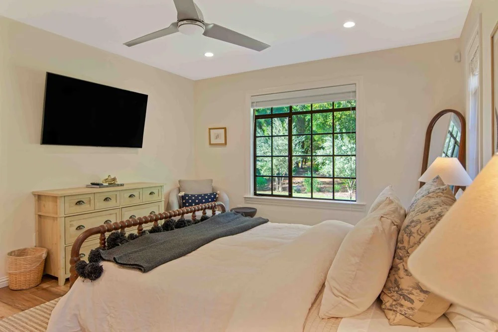 21. Other guest bed 2.jpg
