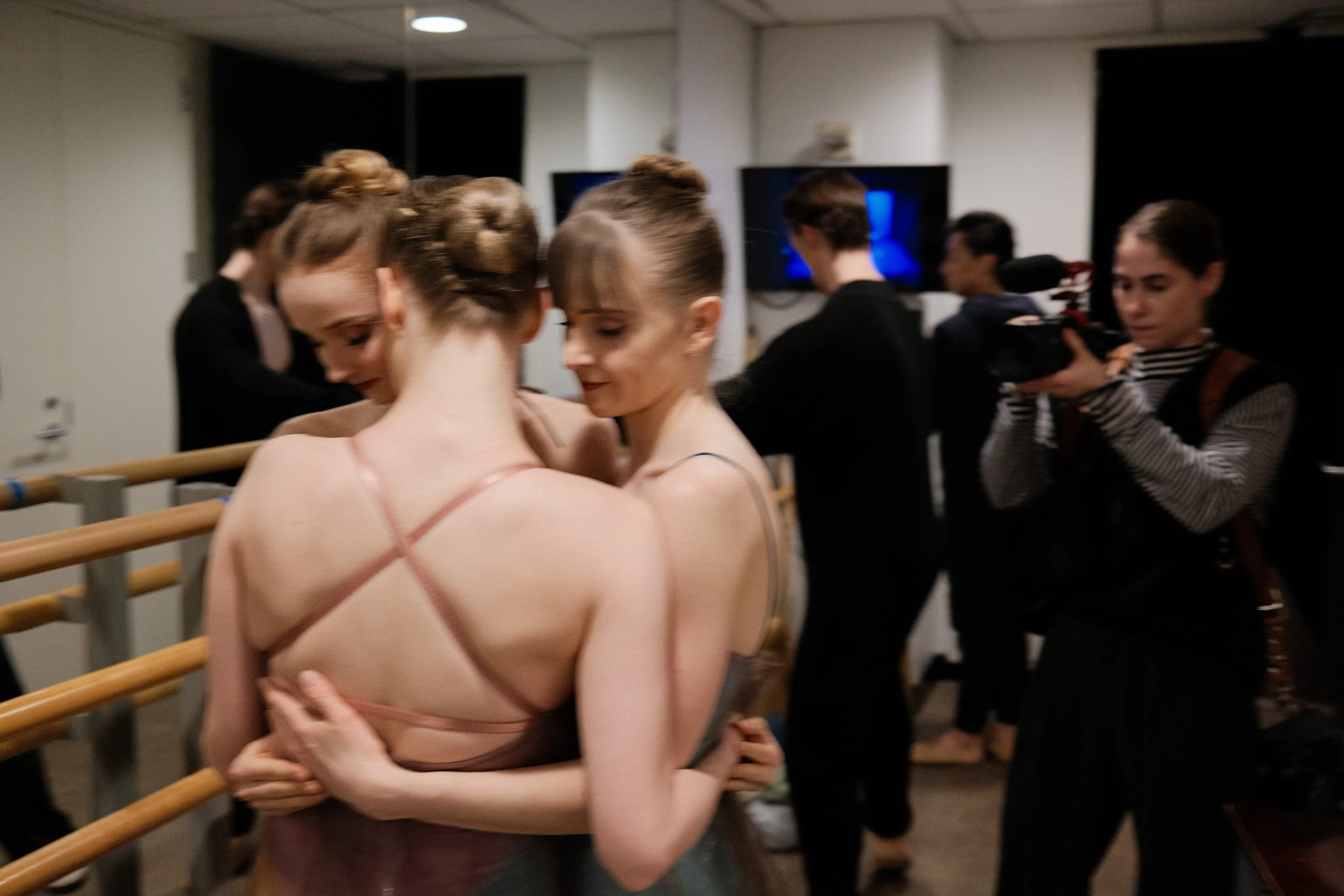 The Von Enck sisters shared the stage together for the first time under Pointeworks Season 2 performance. Principal dancers with New York City Ballet and Texas Ballet Theater, Pointeworks gave them the opportunity to dance together for the first time