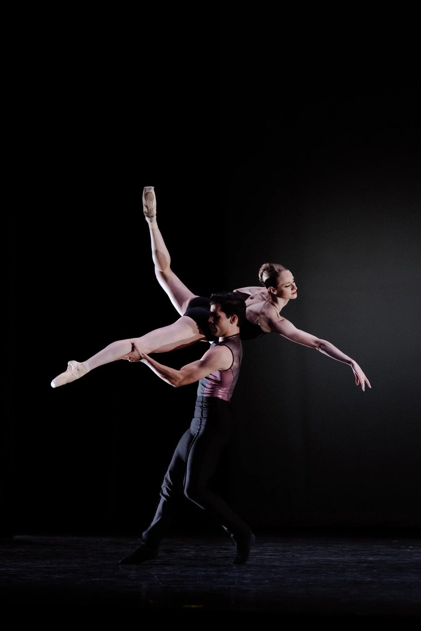 Nicole Von Enck and Ángel Ramírez performing a ballet duet.