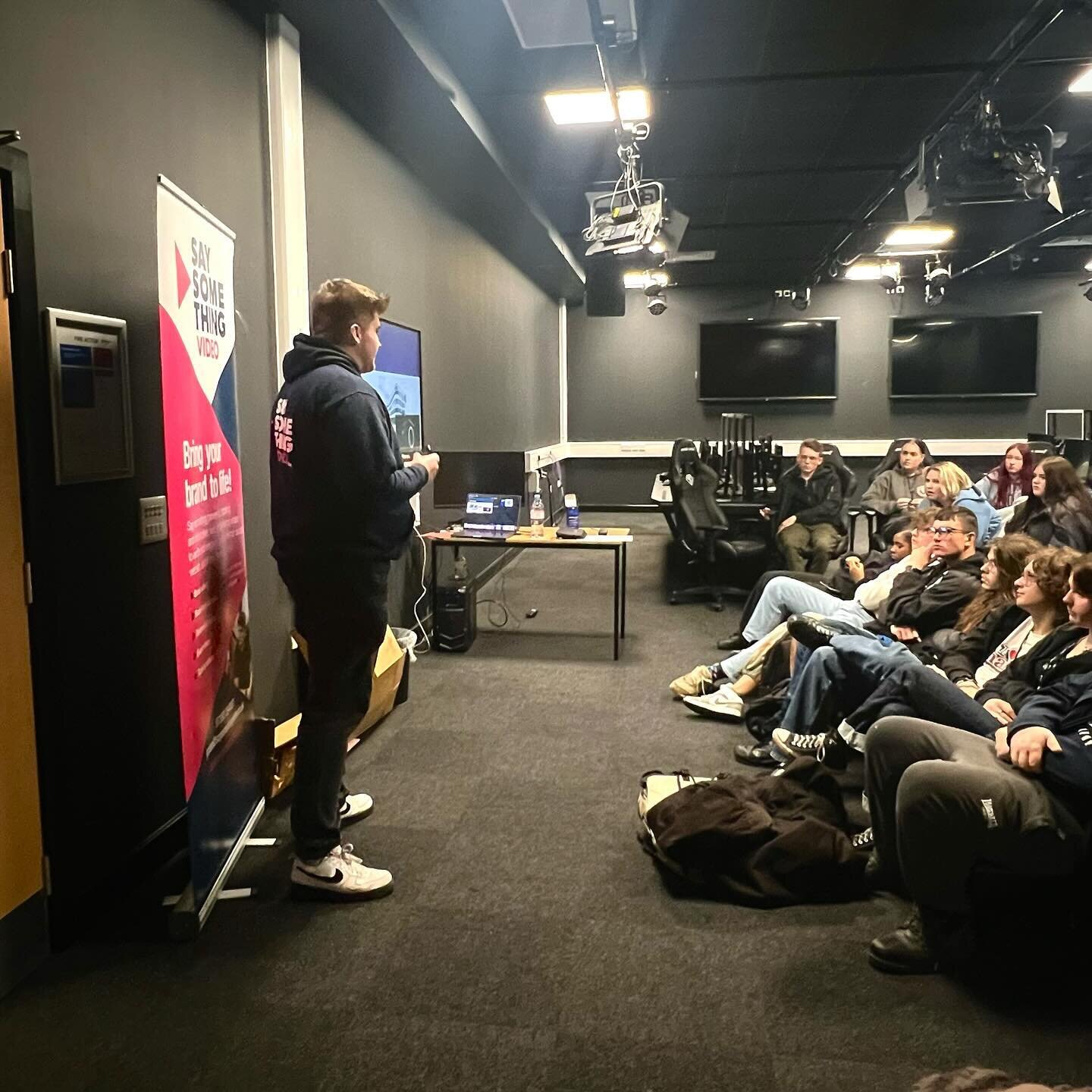 Back to college!

Yesterday I had the privilege talking to the level 3 film students at @northamptoncollege . I spoke to them about starting up a business, and my educational journey. 

It was great to also see @groovemediauk and @visionxm again, giv