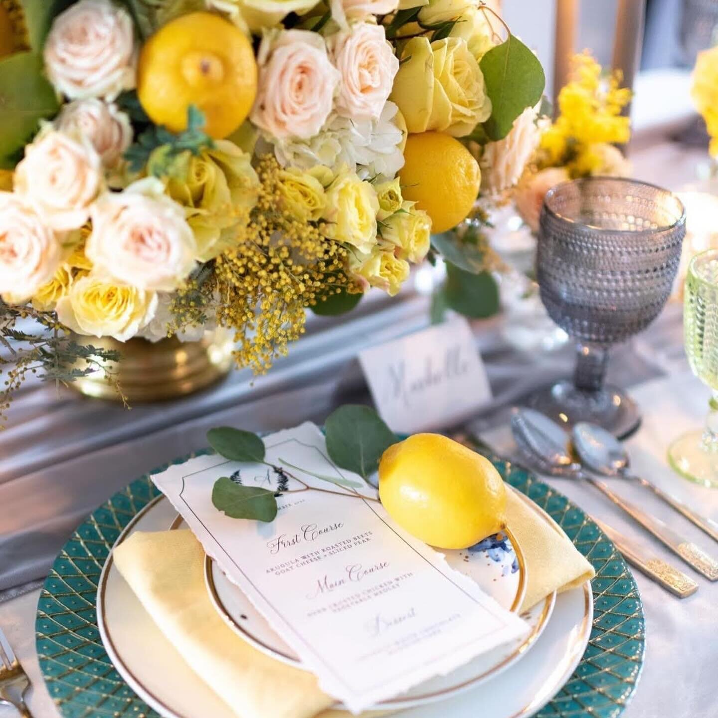 Now that spring is here, we are preparing to dive into our clients spring theme affair that awaits&hellip;

Yellows are such a welcoming color which also represents new beginnings. Just in time for the Easter festivities&hellip;

📸 niceemartin