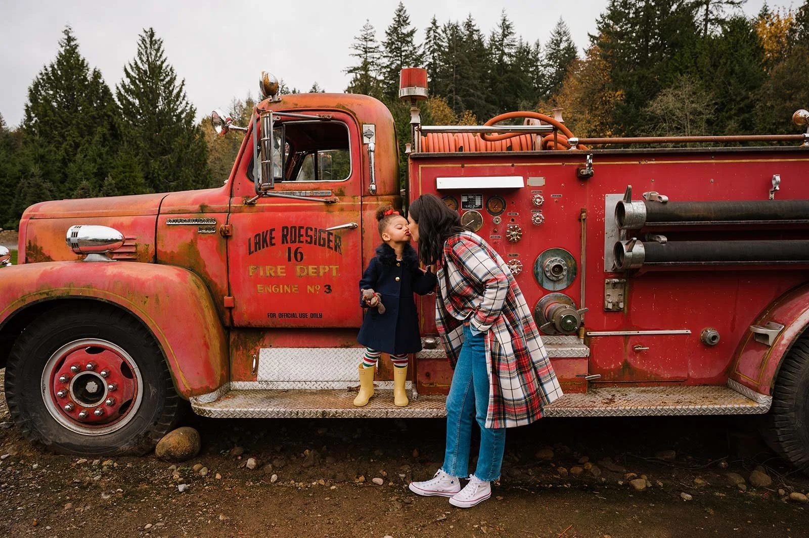 Christmas tree farm mini sessions (26).jpg