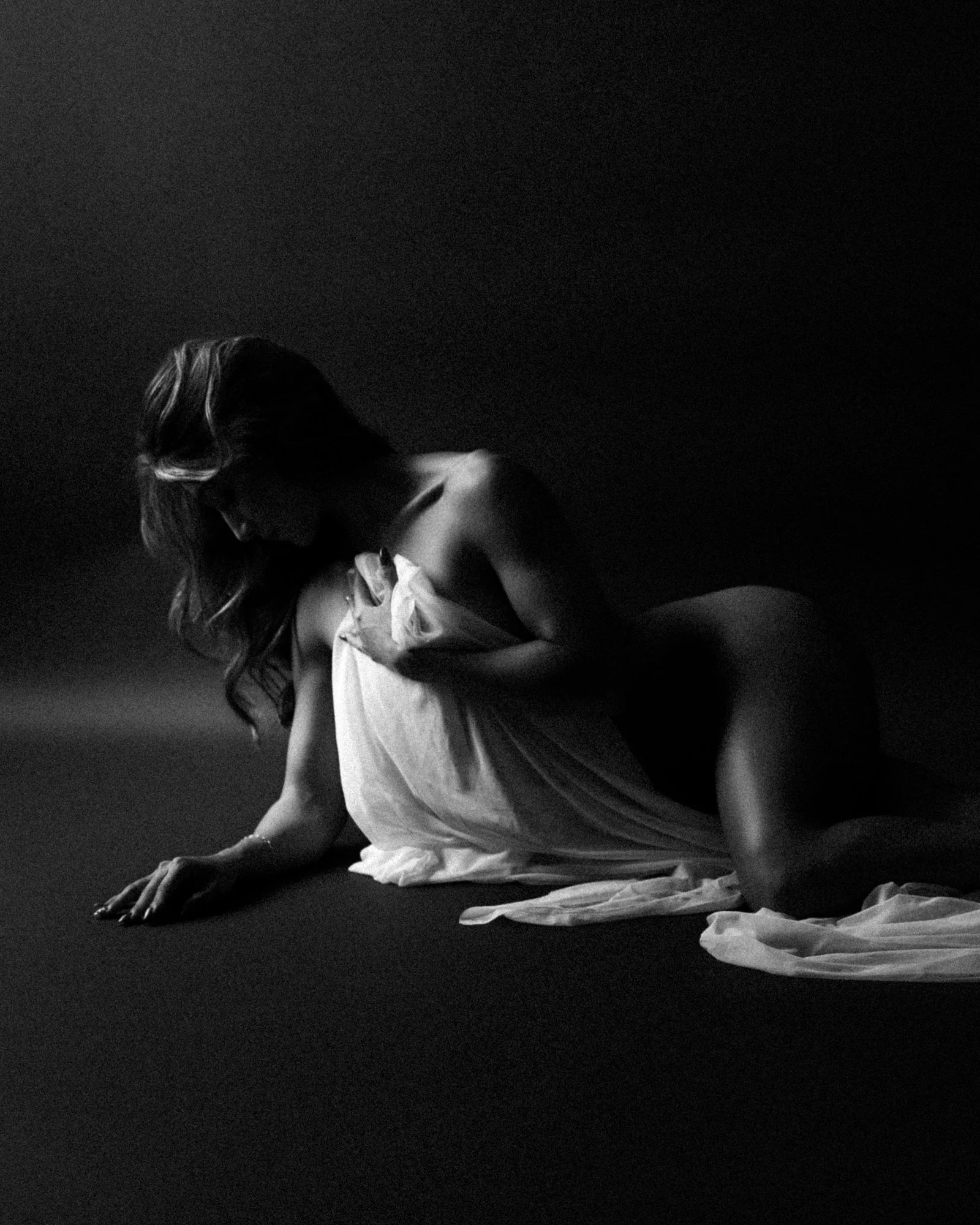 seattle-dark-and-moody-boudoir-photography-workshop15.jpg