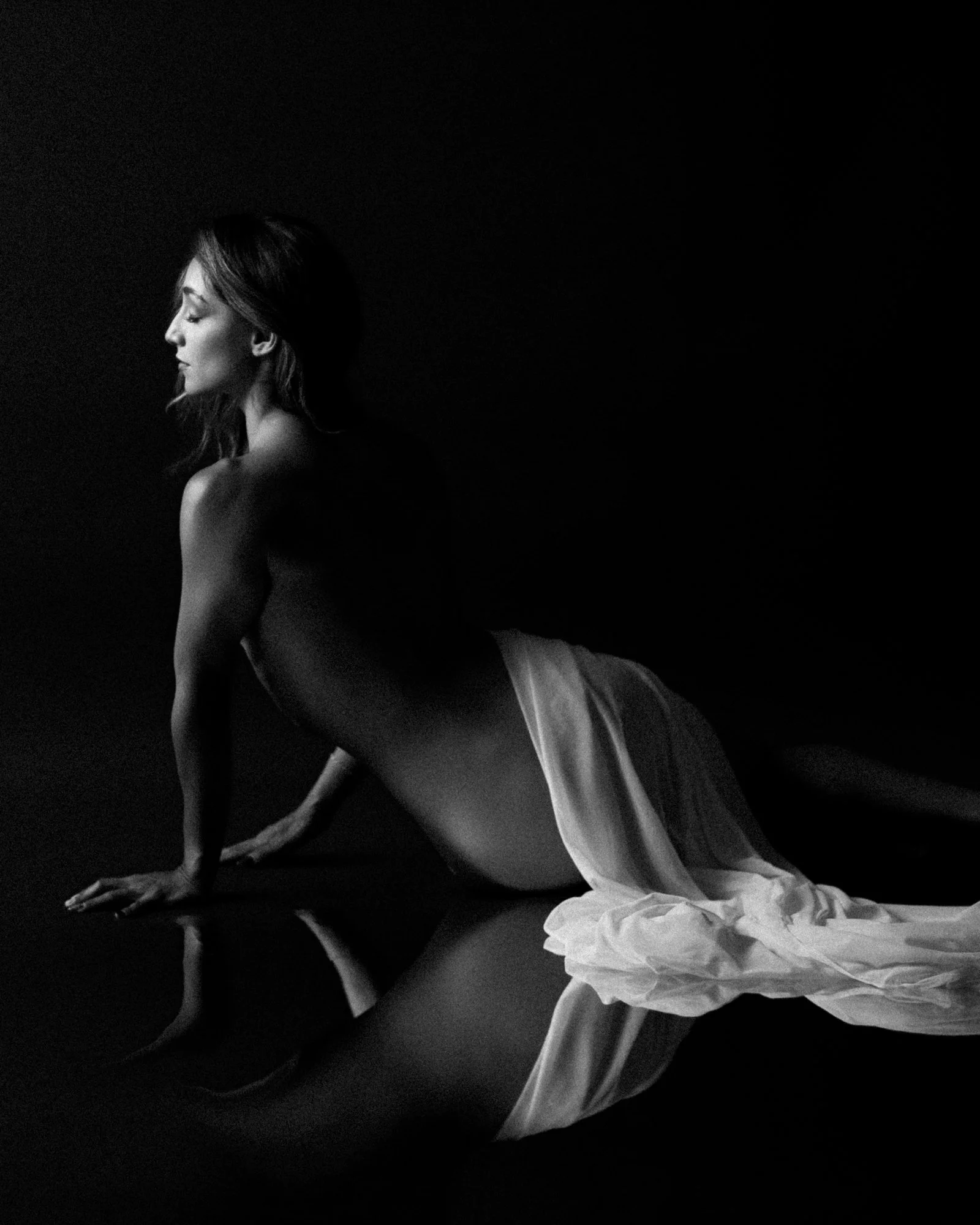 seattle-dark-and-moody-boudoir-photography-workshop16.jpg