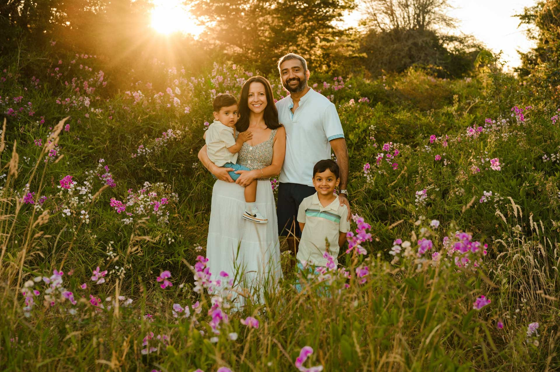 Should You Have an Indoor or Outdoor Photo Shoot?