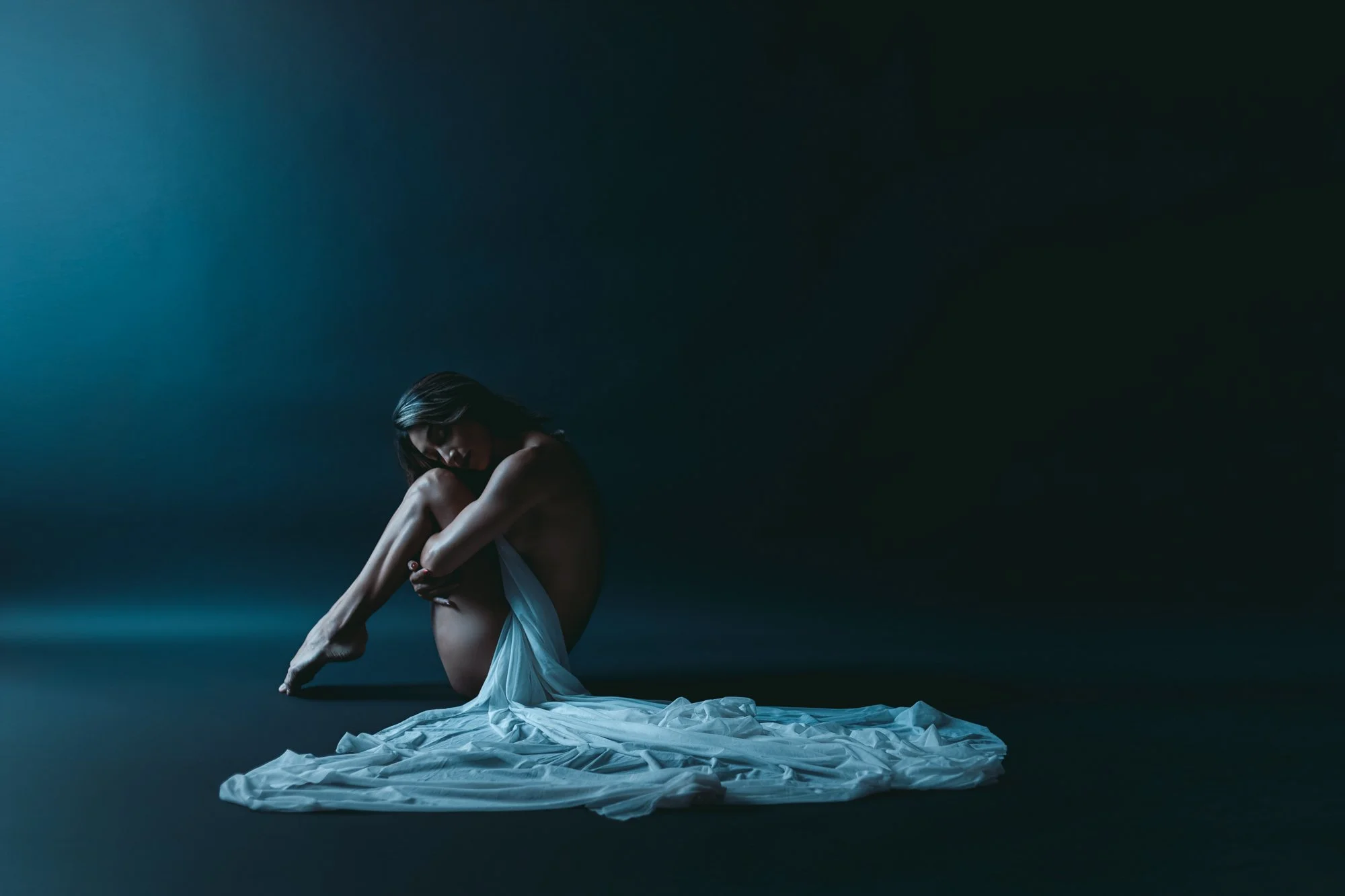 seattle-dark-and-moody-boudoir-photography-workshop12.jpg