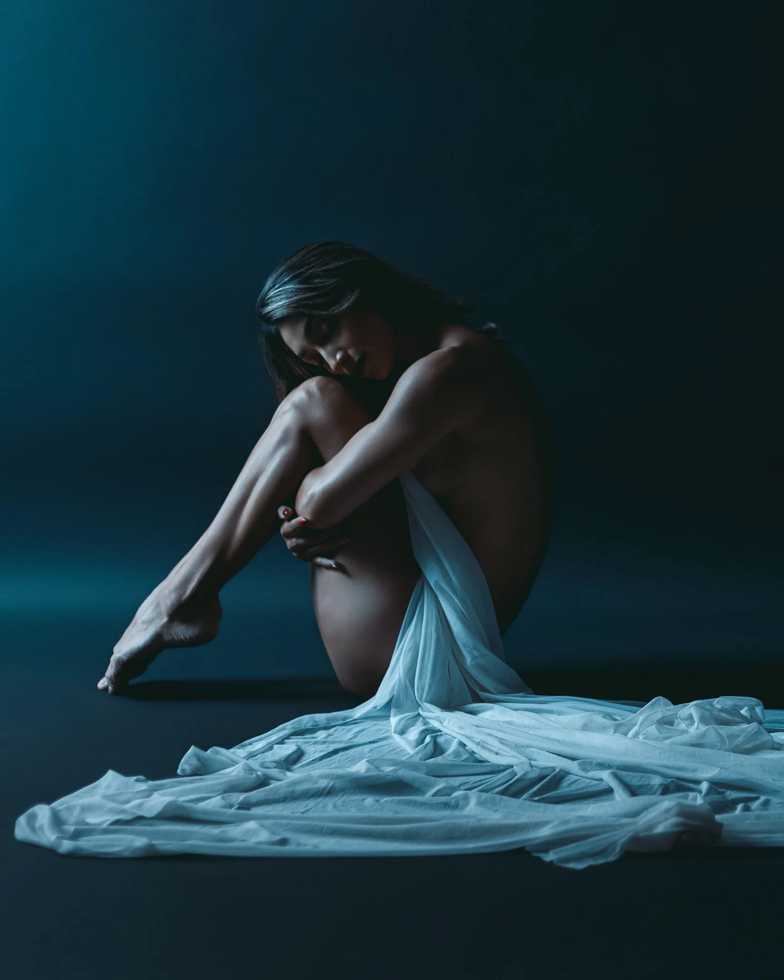seattle-dark-and-moody-boudoir-photography-workshop11.jpg