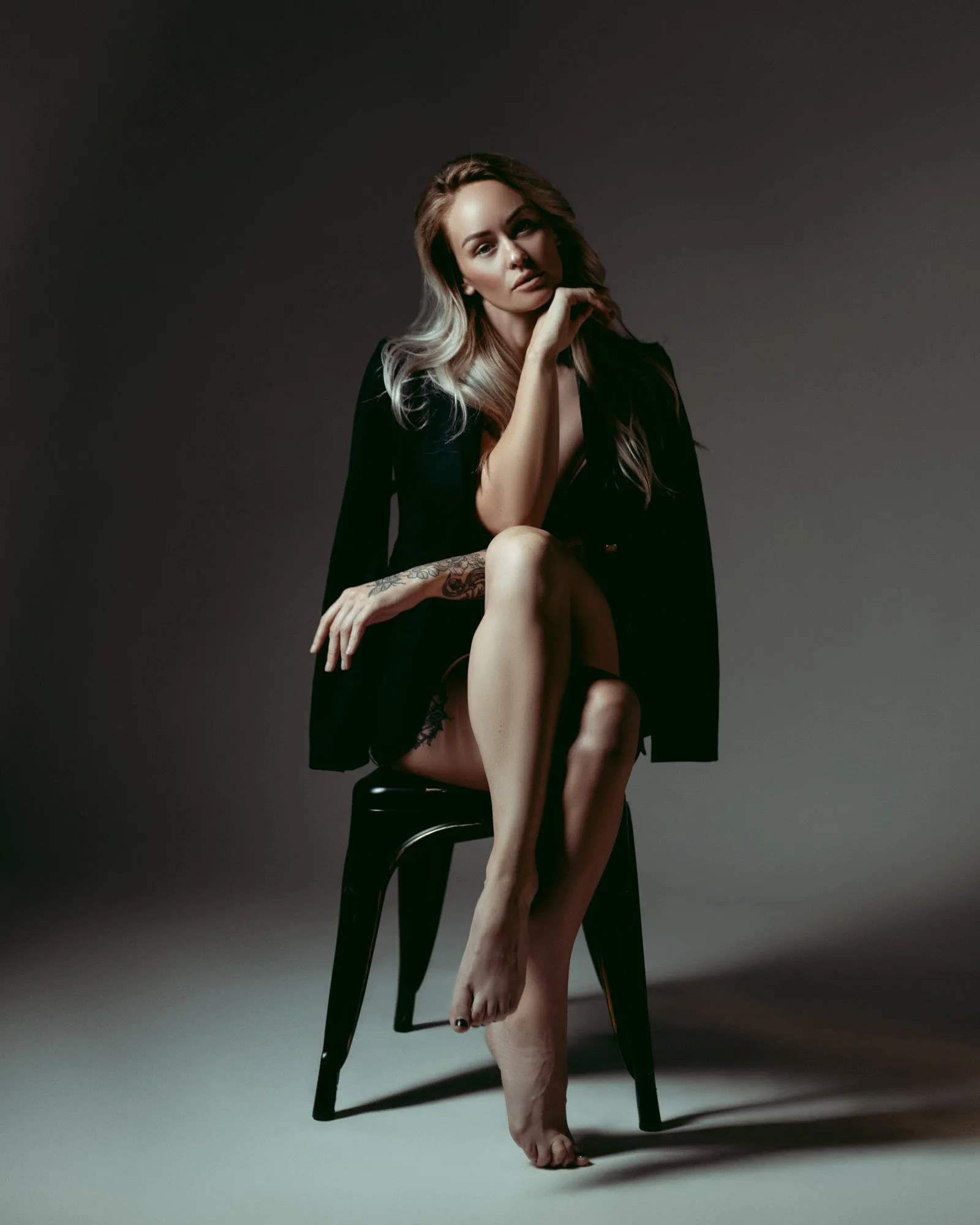 seattle-dark-and-moody-boudoir-photography-workshop18.jpg