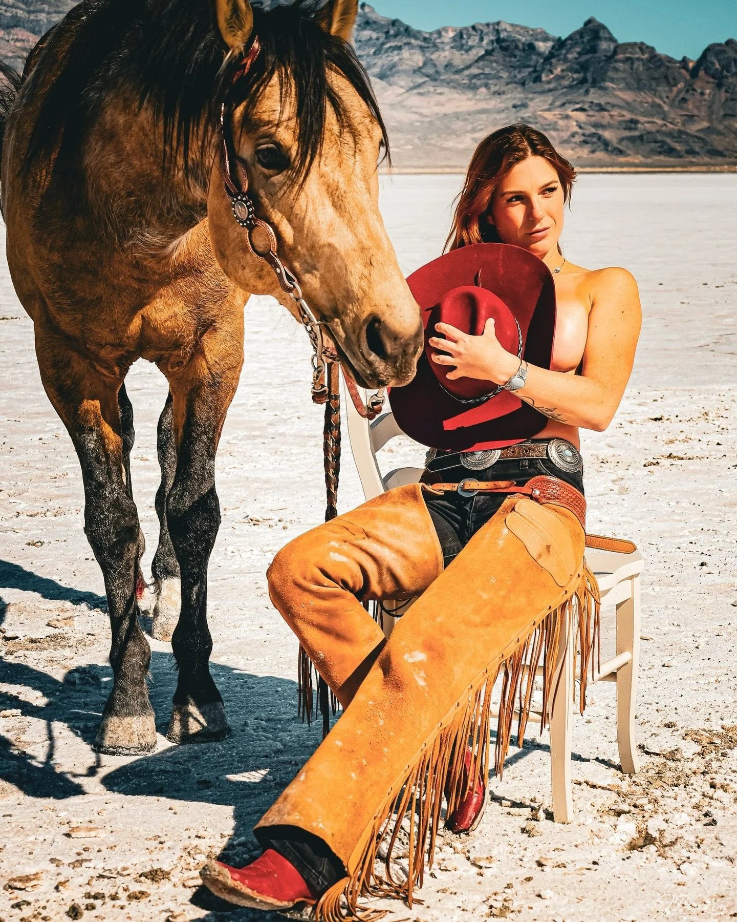 Boudoir but do it in the desert and make it cowgirl🔥
Unconventional in the best way! 

Neither of us had ever done anything like this before. So fun to get to do out in the middle of nowhere! She absolutely killed these🙌🏼

.

.

.

.

#cowgirl #co