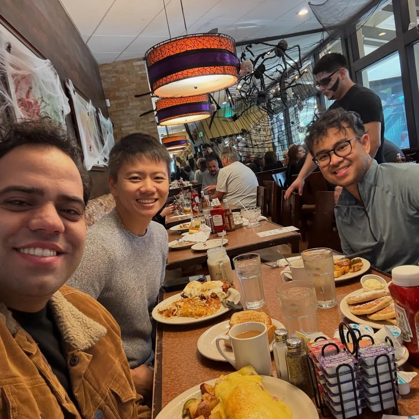 ☕️ Brunch with the boys! Perks of our pediatric rotations are living in the Bay Area and sharing meals with your attendings.