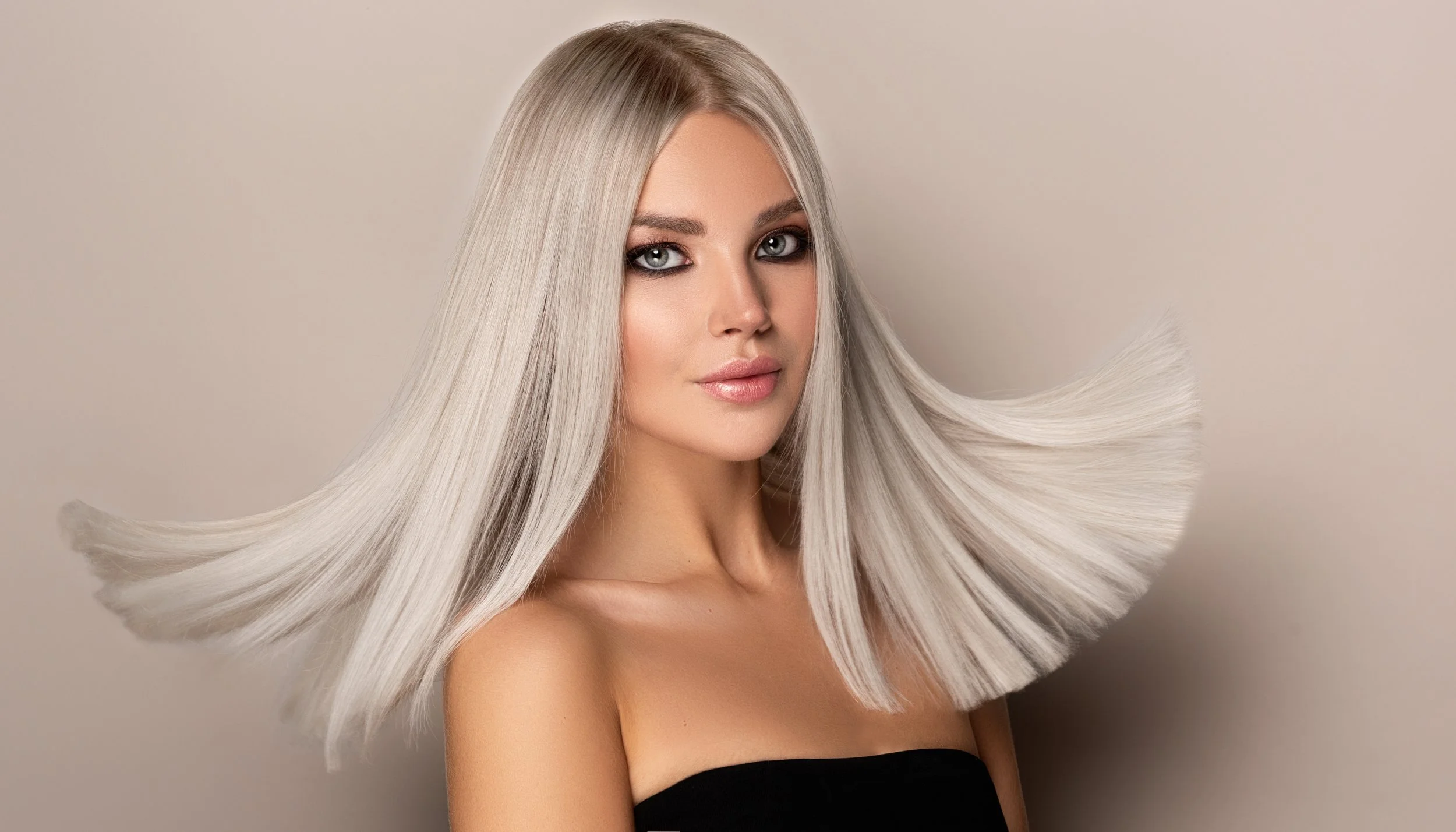 Seamless blonde hair extensions, finished result
