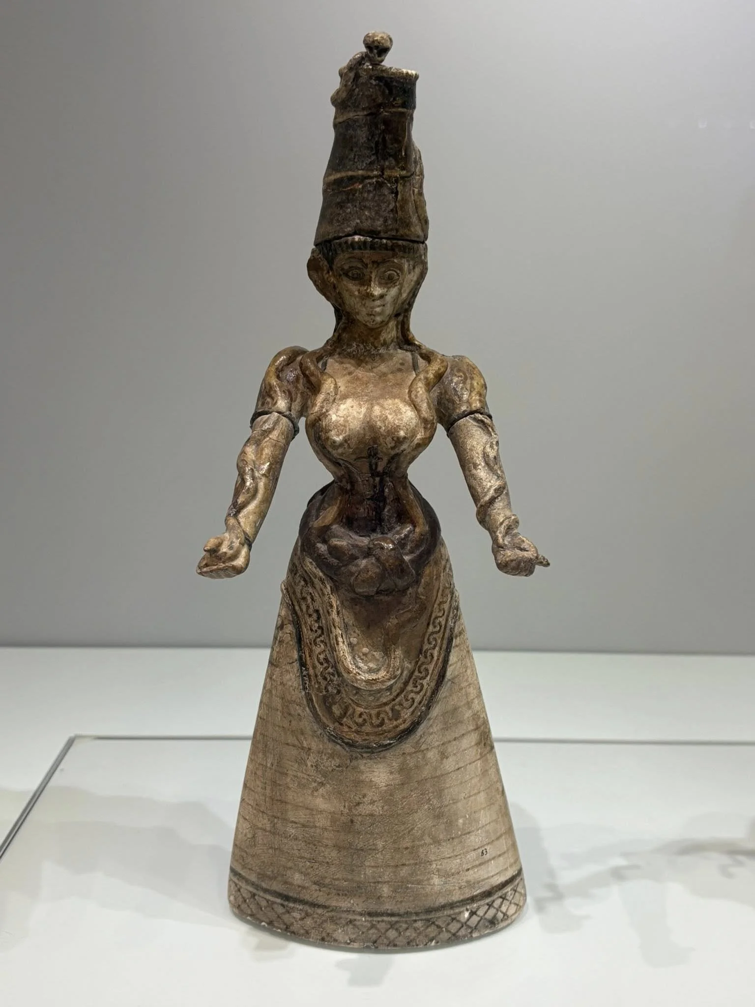 2025-09-17 Heraklion Museum snake goddess dancer1.jpg