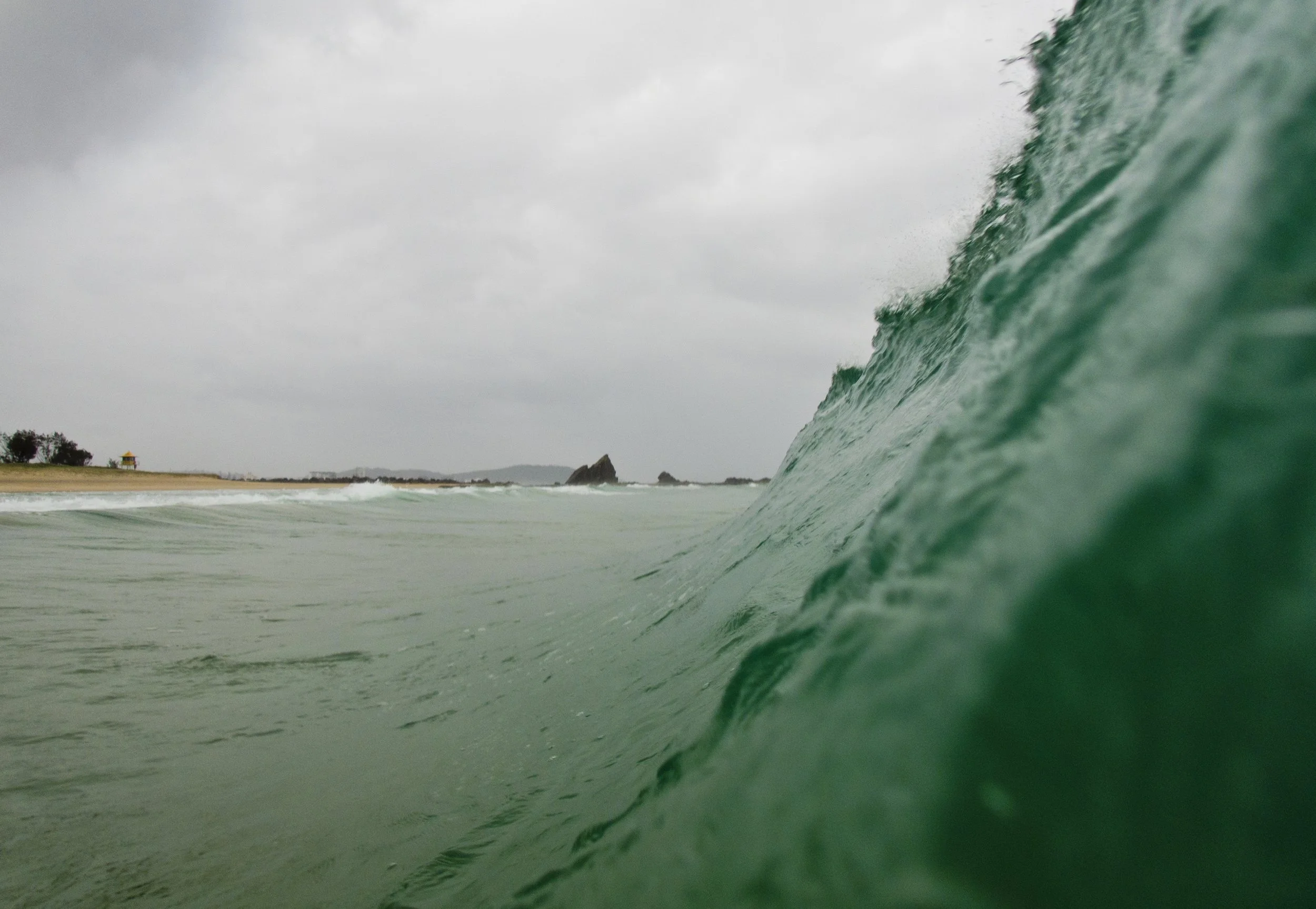 Steep wave and Currumbin Rock 24oppi.jpg