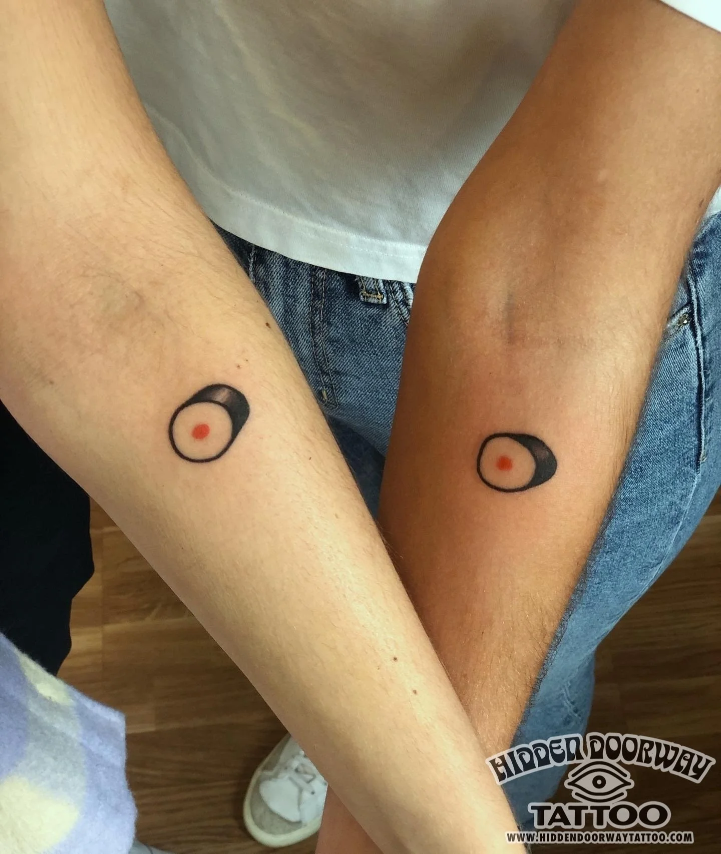tatuaje pequeno sushi mujer hidden doorway tattoo barcelona
