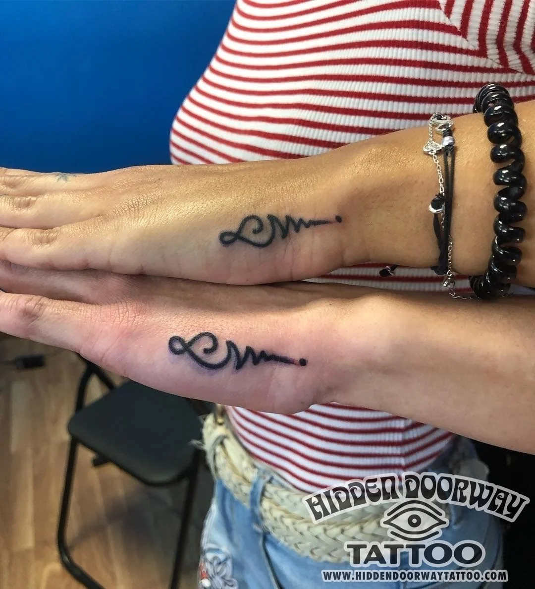 tatuaje simbolo unalome oriental mujer hidden doorway tattoo barcelona