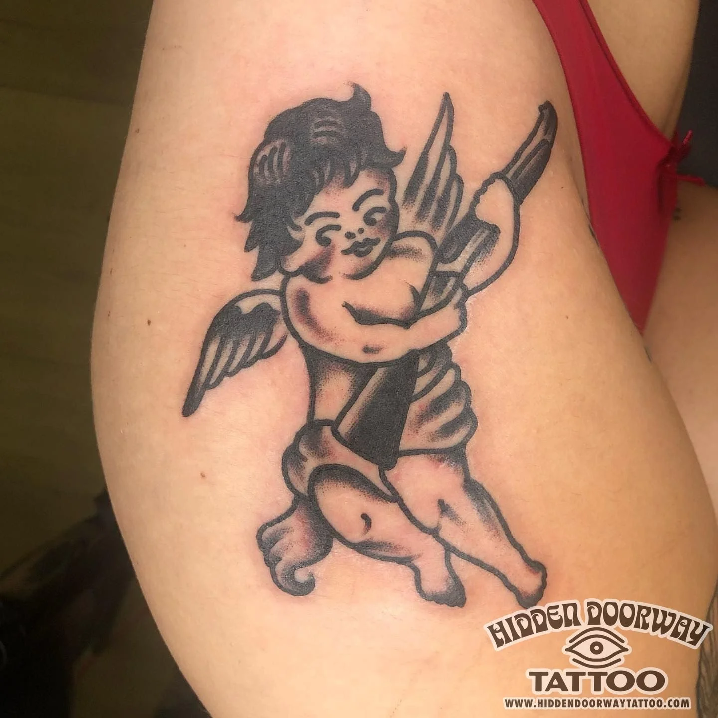 Tatuaje ángel arma Barcelona