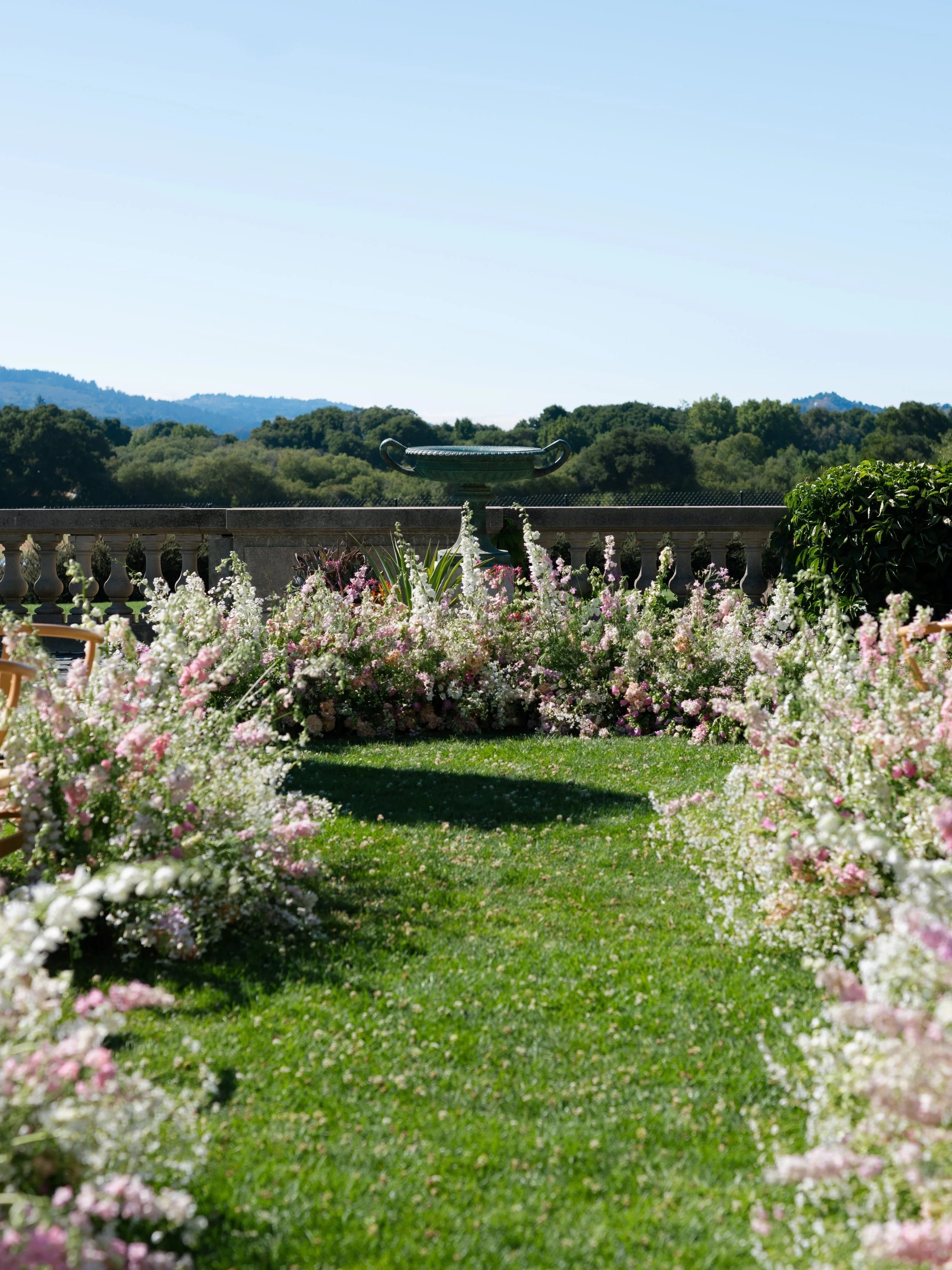 When Two Floral Proposals Feel “The Same”… What Are You Actually Choosing?