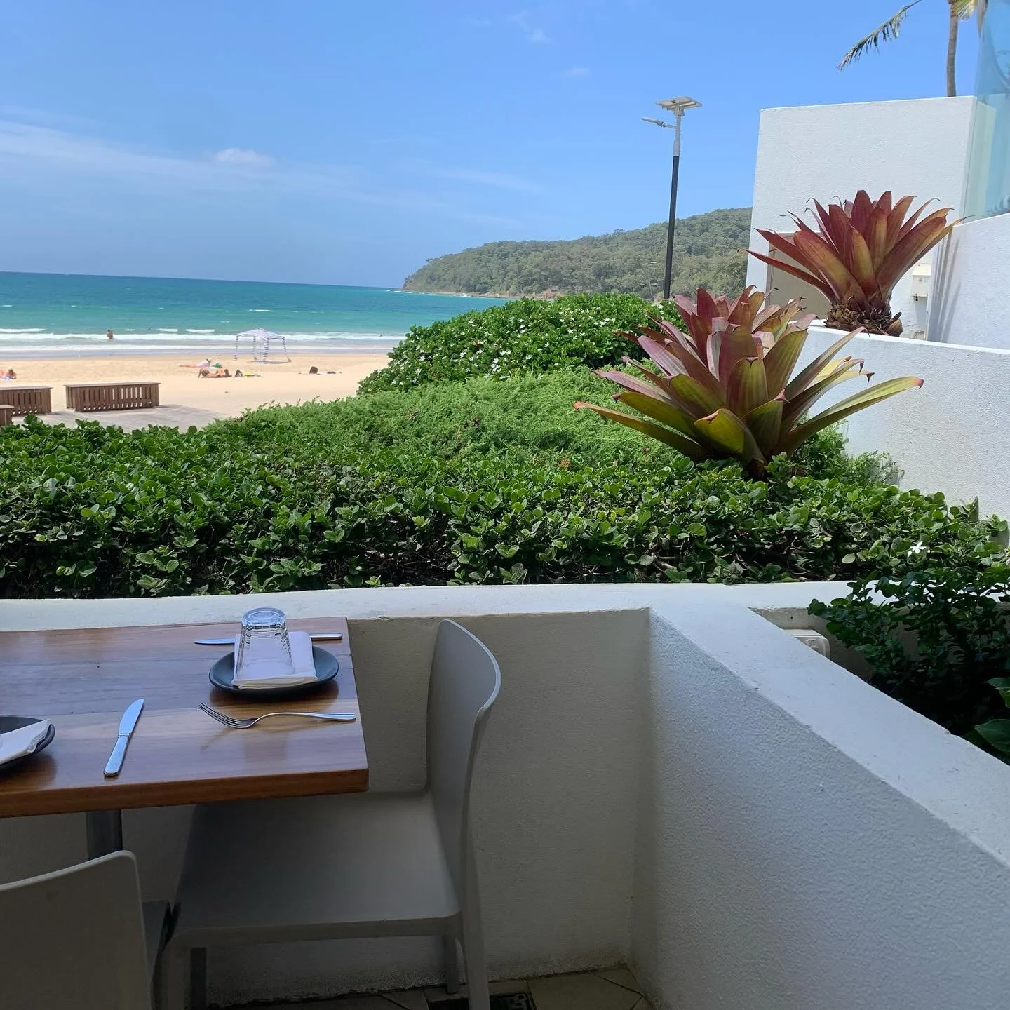 Noosa Vibes 😎🌴🏝️Tomorrow starts the Spring Retreat @amara__estate 
I can&rsquo;t wait to welcoming everyone to the retreat space, beautiful and divine Space at Amara Estate.Had a wonderful day in Noosa. Lunch, walking around and finishing up the l