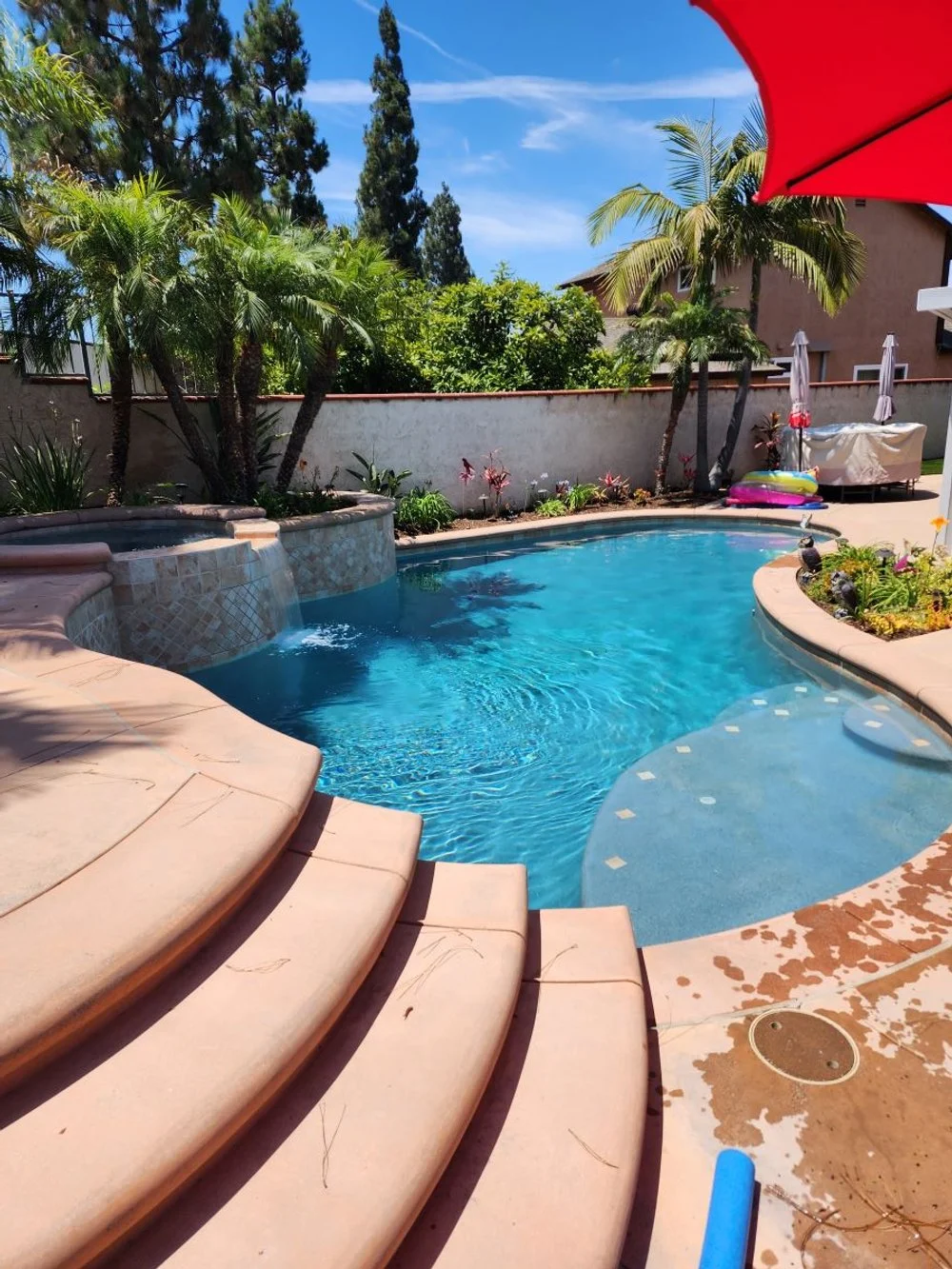 Pool Cleaning Service in Lake Forest