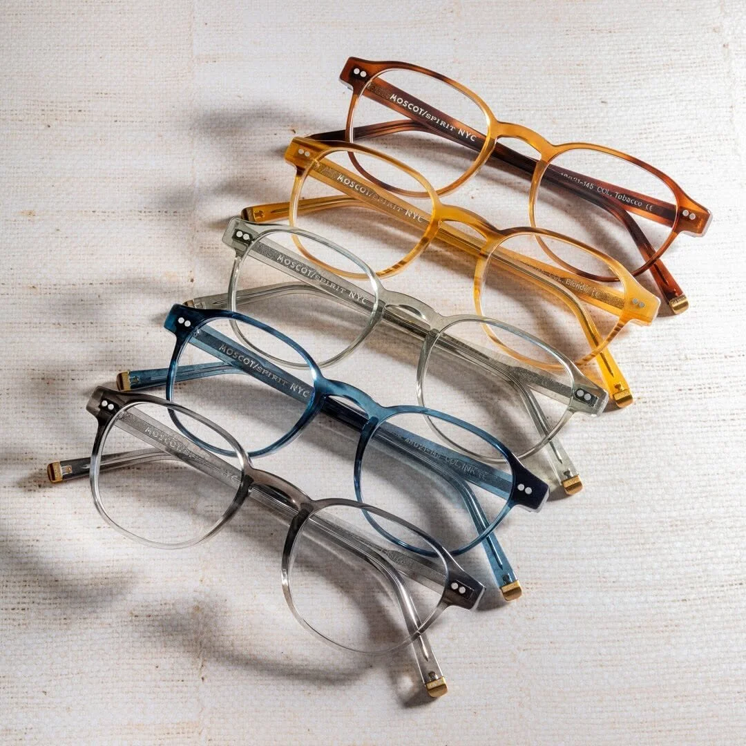 Every curve, every line, every detail &mdash; the Arthur collection by @moscotnyc is beautifully thin and feather-light. Crafted for those who appreciate the little things, these frames are waiting for you at Luna Eyewear 😎

#LunaEyewear #MOSCOT #Lu