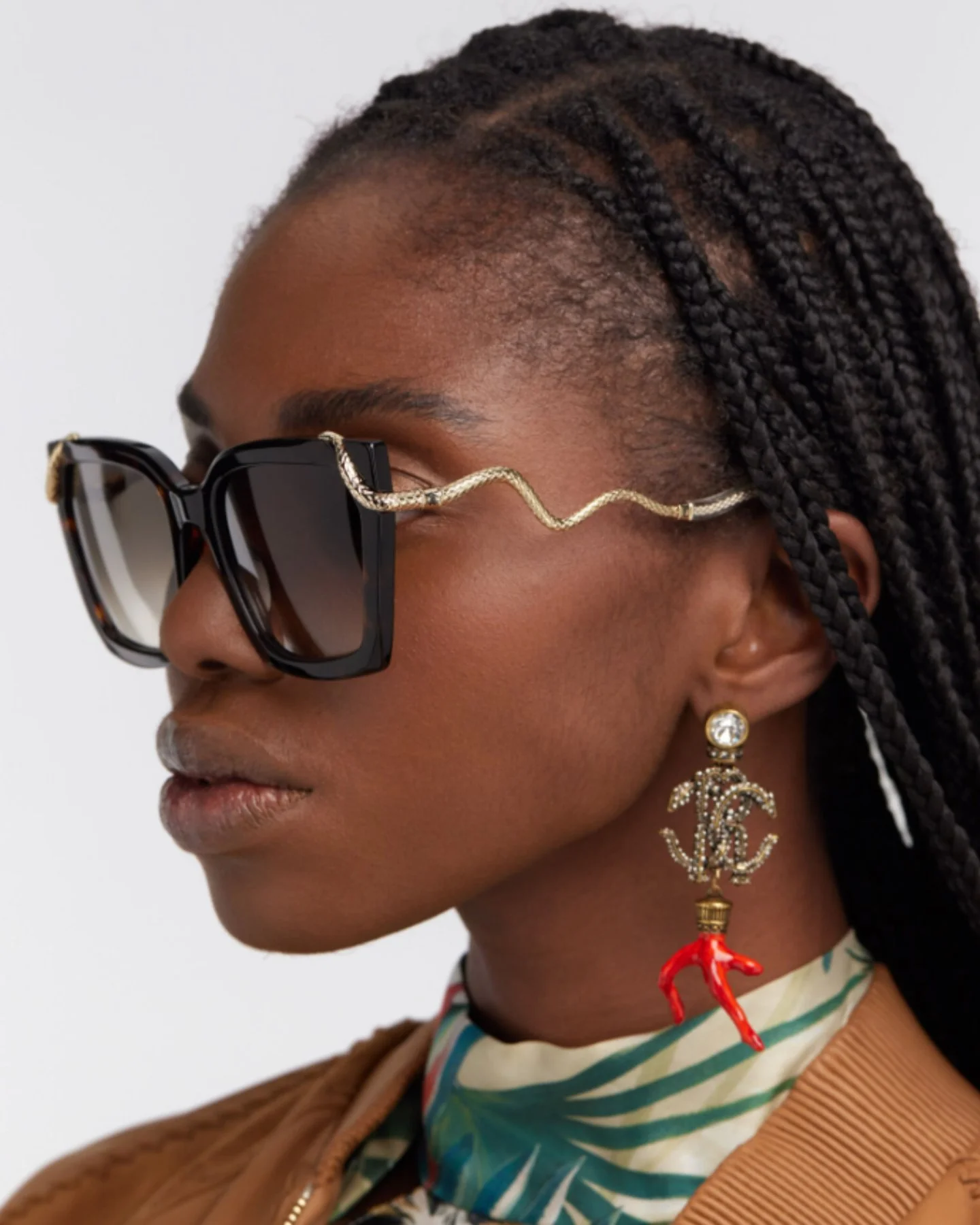 A statement you can&rsquo;t ignore. 🐍✨
This stunning design from the Snake Collection by Roberto Cavalli has arrived at Luna Eyewear. 

📸: roberto_cavalli

#RobertoCavalli #CavalliEyewear #DesignerEyewear #LunaEyewear