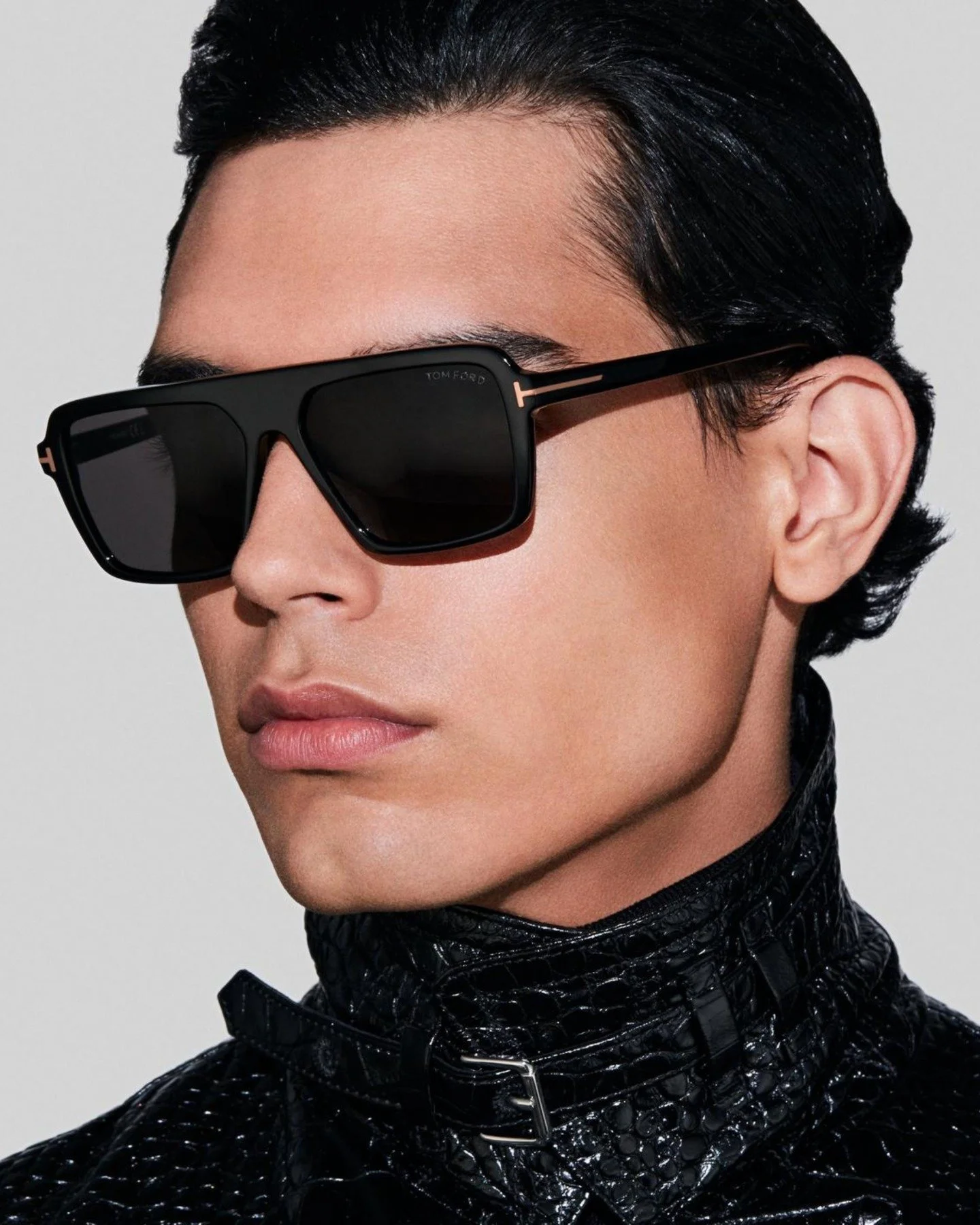 The mood: Tom Ford. 🖤

Timeless design meets a retro-modern edge. The Vincent frames are officially in the spotlight.

📸: @tomford
#designerframes #tomfordeyewear #bespokestyling #prahranoptometrist #lunaeyewear