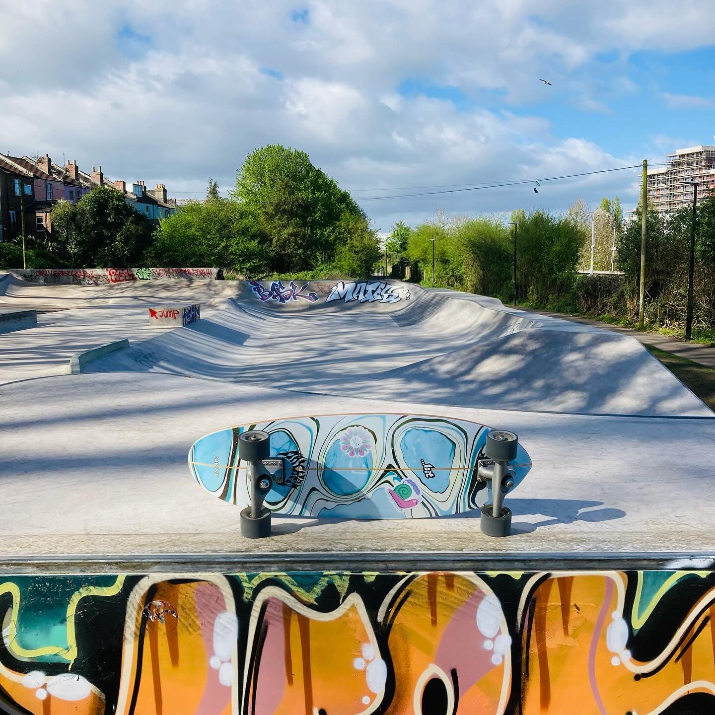 Hello shiny new Bristol skatepark ✨ I love that on the walk to get here you go down Little Paradise. Never a truer word spoken ... 😜 Dappled light, birdsong, trains rattling past, friendly faces, and tentative moves from me after not skating in a pr