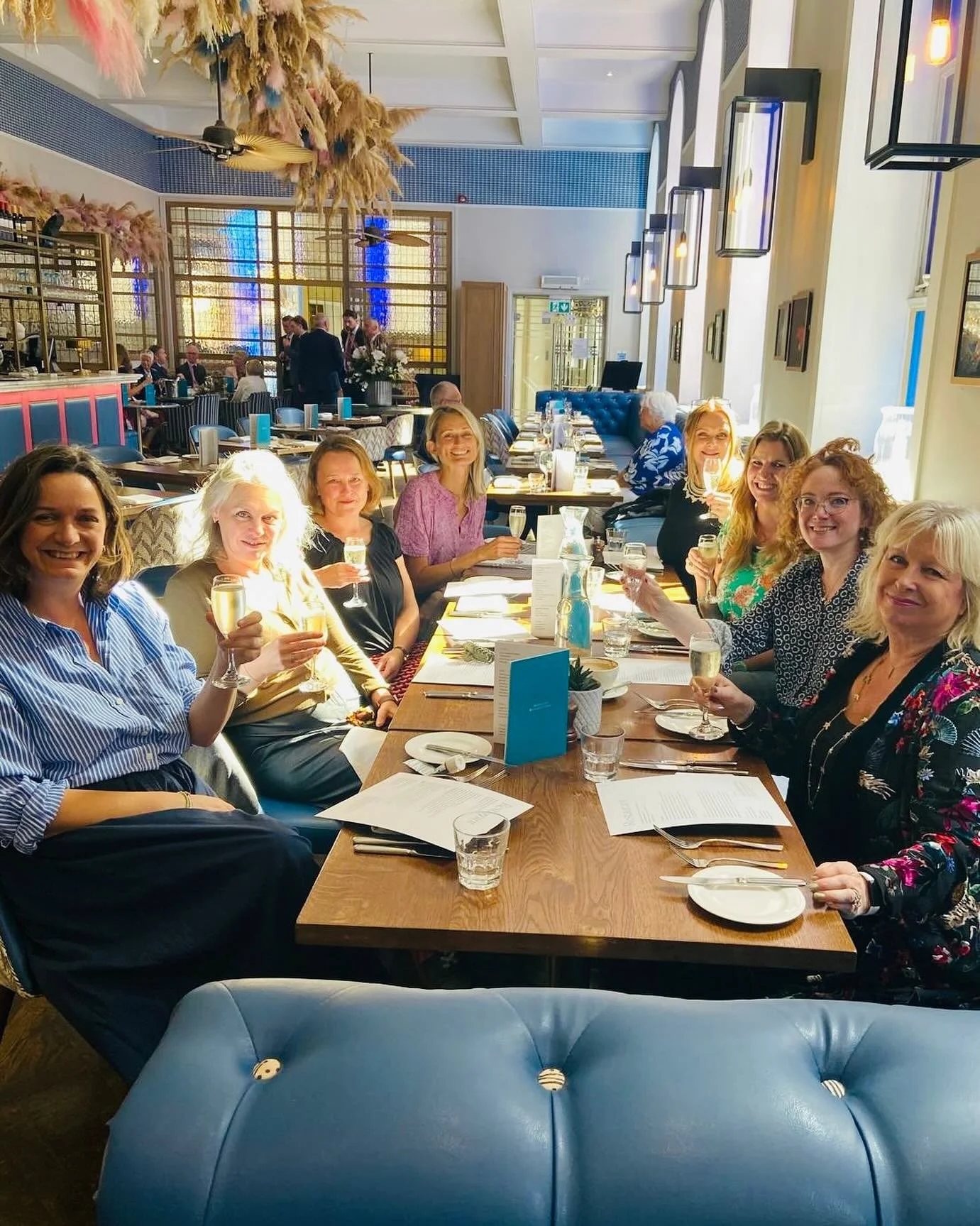 Socking it to Monday, in the company of these excellent women (and writing powerhouses, one and all) 💗✍️✨ @harrietevansauthor @misslulutaylor @lucydiamondwrites @stonexemma @cltaylorauthor @lucydillonbooks @jillmansell Thanks for the photo, Jill! 📸