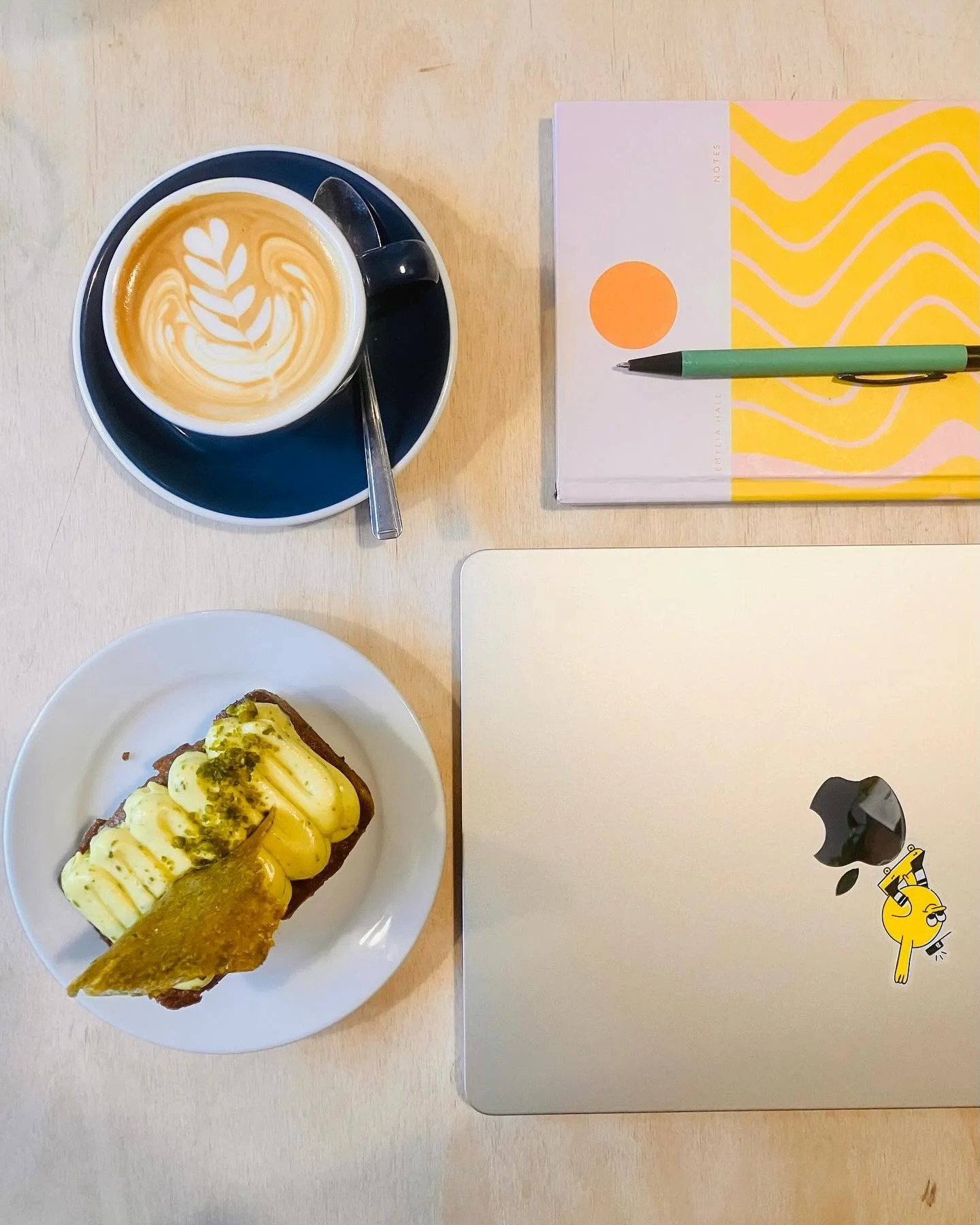 A morning pilgrimage to the other side of the city to find my favourite coffee - @yallahcoffee - and my favourite cake makers (who used to supply one of my fave South Bristol cafes and no longer do 😢), the very lovely @fed.303 ✨ A pistachio &amp; ca